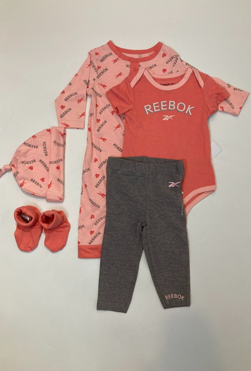 Grossista Reebok - Set 5 pezzi tuta + body + leggings + berretto + pantofole REEBOK