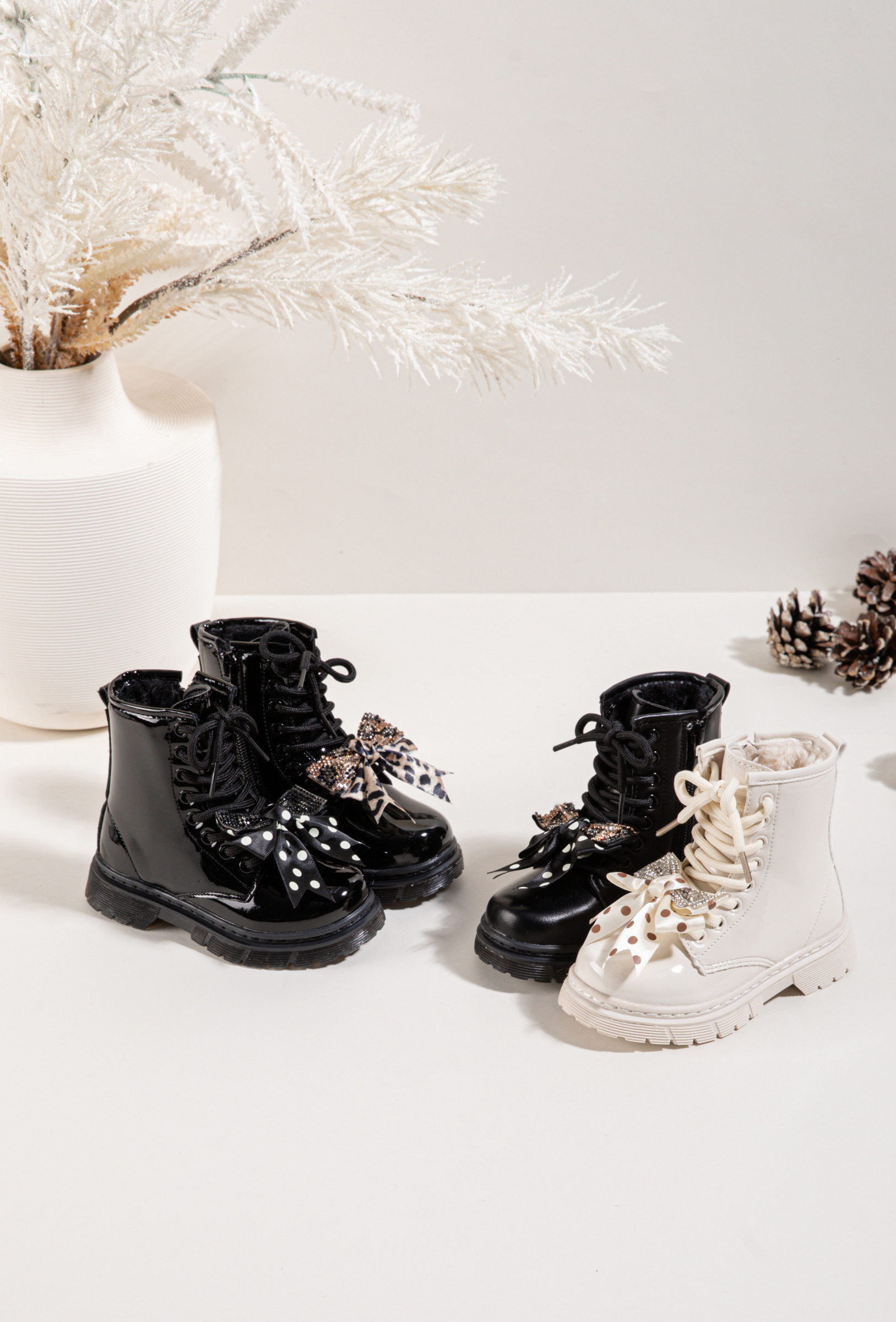 Wholesaler EMAGINE (Rock and Joy) - GIRL'S ANKLE BOOT WITH GLITTER BOW AND POLKA DOT PATTERN