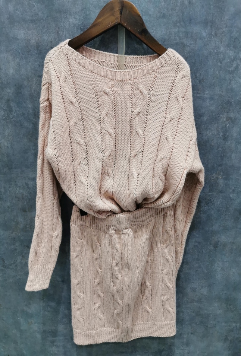 Grossiste Squared & Cubed - Ensemble pull et jupe en laine tressée