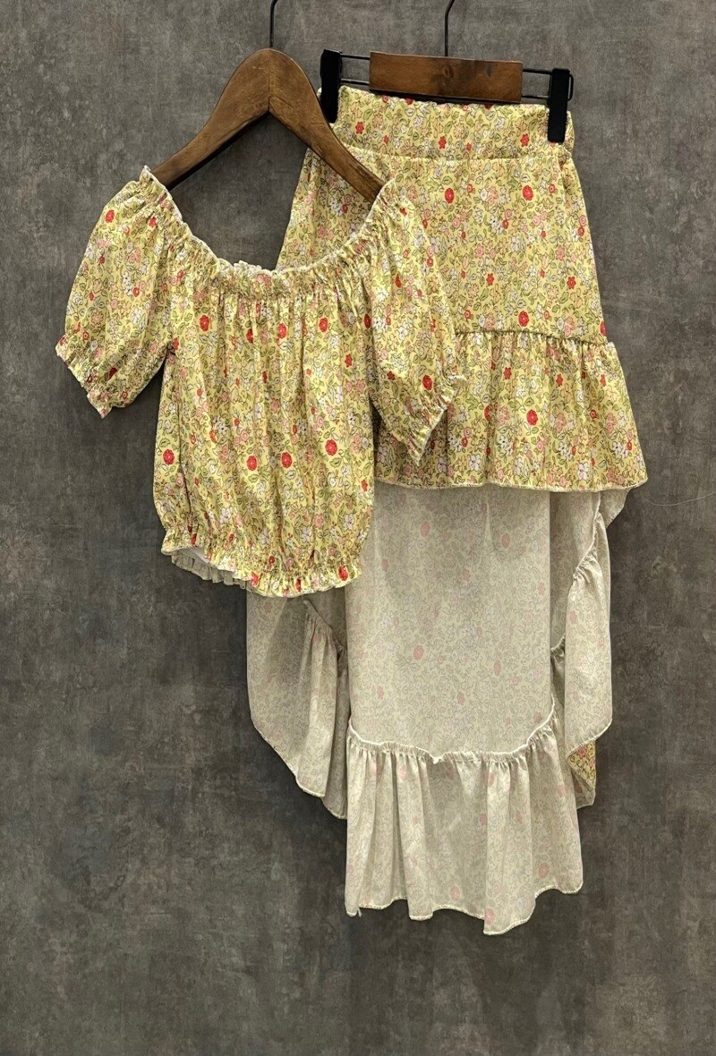 Grossista Squared & Cubed - Set di top + gonna asimmetrica con stampa floreale