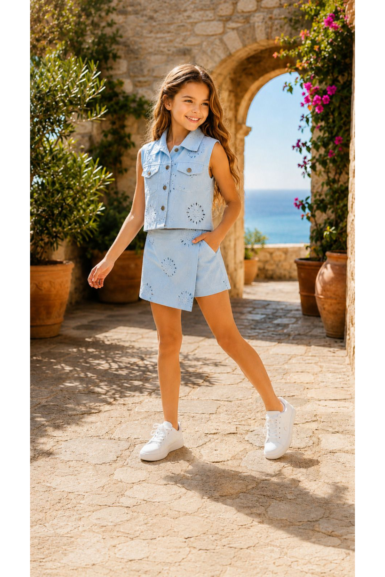 Grossiste Squared & Cubed - Ensemble fille veste sans manches en jeans orné de broderie anglaise + jupe short assortie