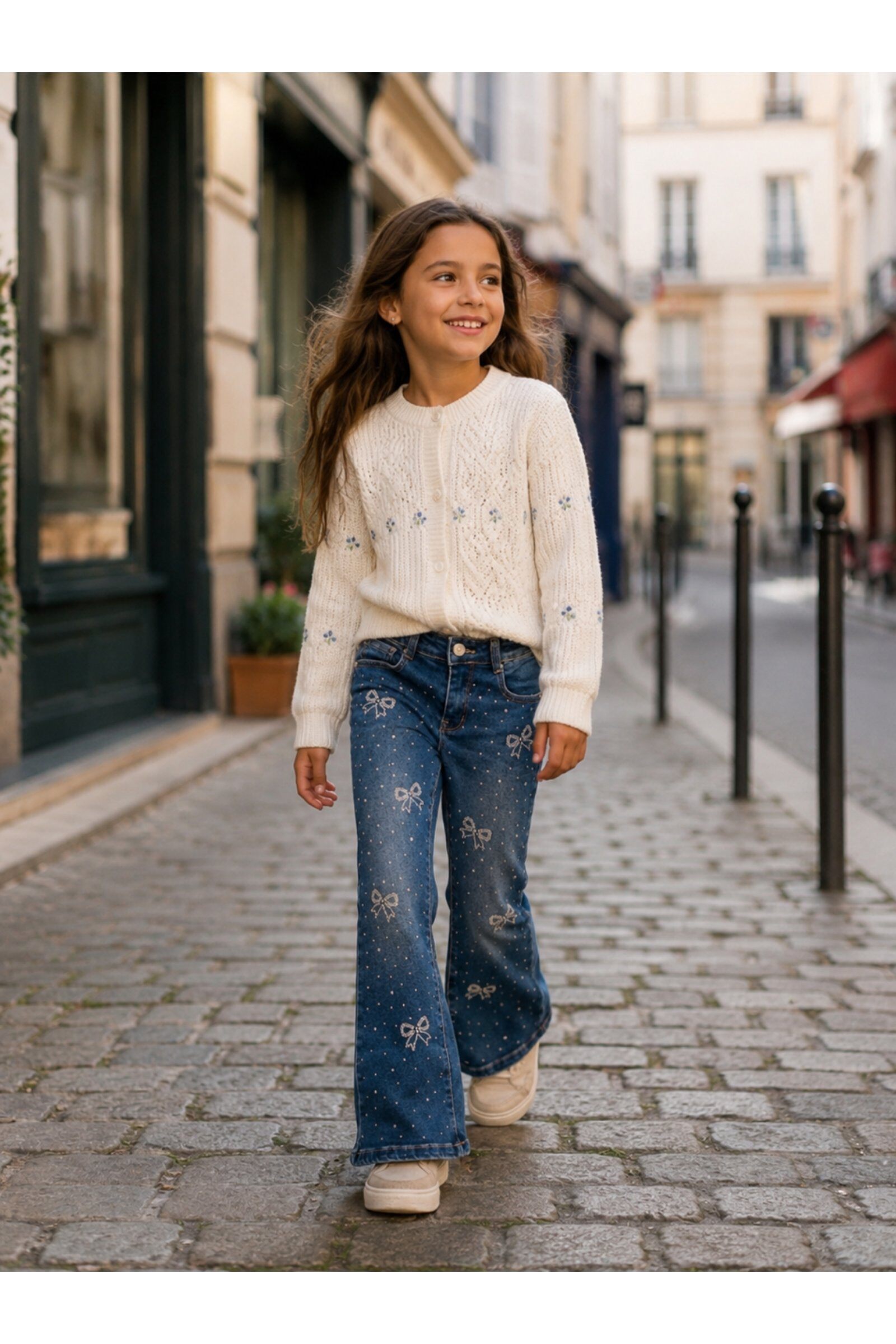 Grossiste Squared & Cubed - Jeans fille coupe flare avec strass en forme de noeuds fantaisies