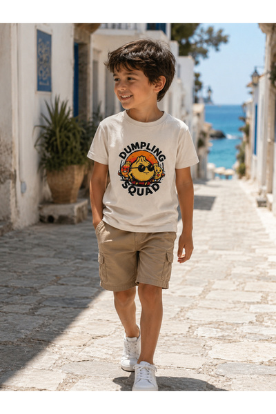 Großhändler Squared & Cubed - Jungen T-Shirt mit Dumpling Squad Druck Großhändler Squared & Cubed - Jungen T-Shirt mit Dumpling Squad Druck