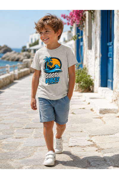 Großhändler Squared & Cubed - Jungen T-Shirt mit Sommerprint Good Vibes Großhändler Squared & Cubed - Jungen T-Shirt mit Sommerprint Good Vibes
