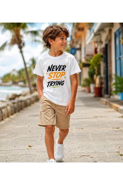 Großhändler Squared & Cubed - Jungen Baumwoll-T-Shirt mit Never Stop Trying Druck Großhändler Squared & Cubed - Jungen Baumwoll-T-Shirt mit Never Stop Trying Druck