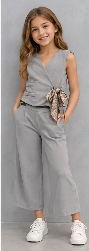 Wholesaler Tiffany fashion - 263024-262013 ✨ Elegant girl's outfit for ages 4-14 with a crossover vest and patterned bow, coordinated wide-leg pants and comfortable fit, available