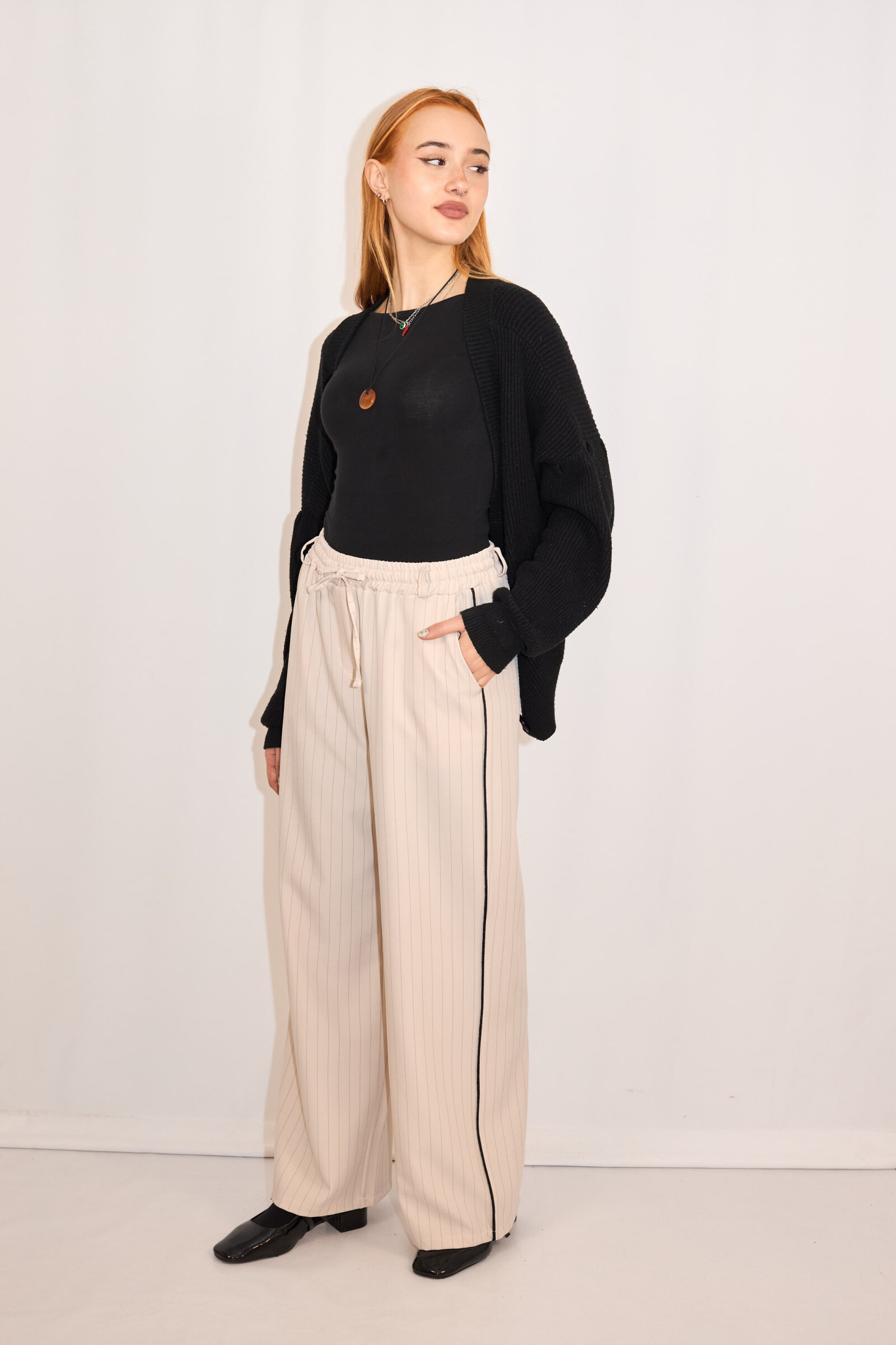 Grossiste V&L BRAND - Pantalon casual pour femme avec des rayures latérales