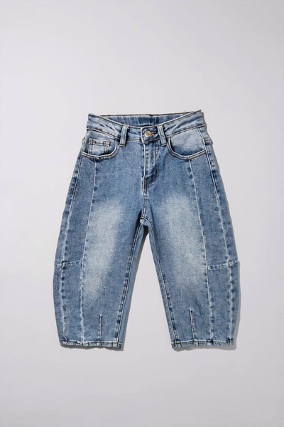 Großhändler Yoyo S. - Hoch taillierte, kurze Jeans mit weiten Beinen und seitlichen Schlitzen Großhändler Yoyo S. - Hoch taillierte, kurze Jeans mit weiten Beinen und seitlichen Schlitzen