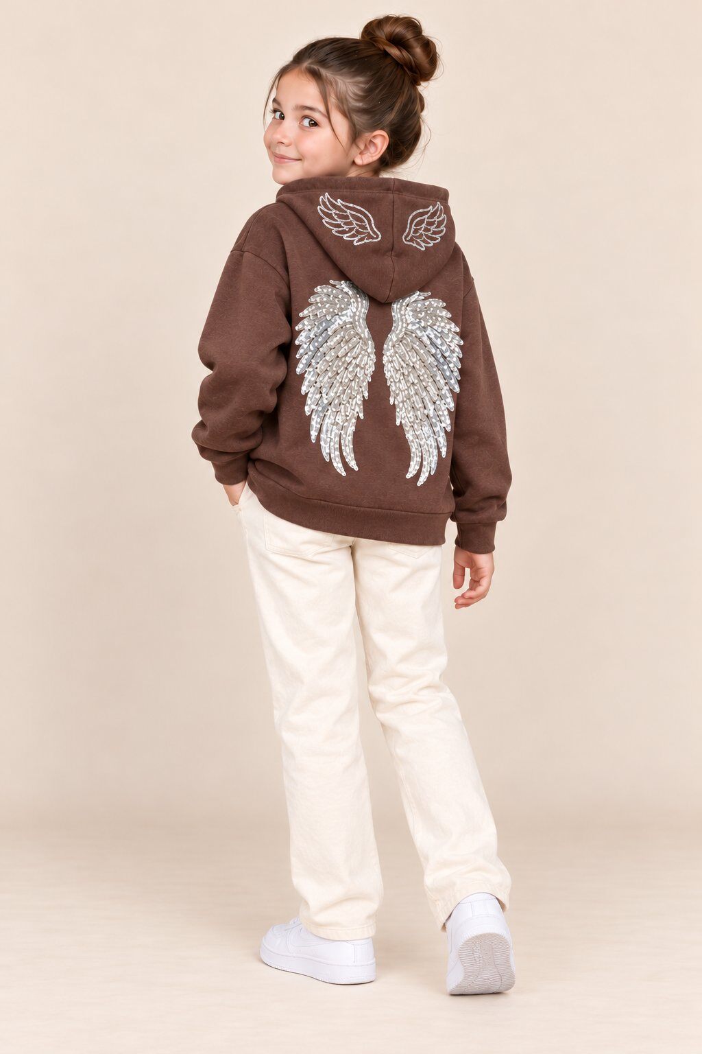 Grossiste Yoyo S. - Sweat fille à capuche avec ailes à sequins au dos