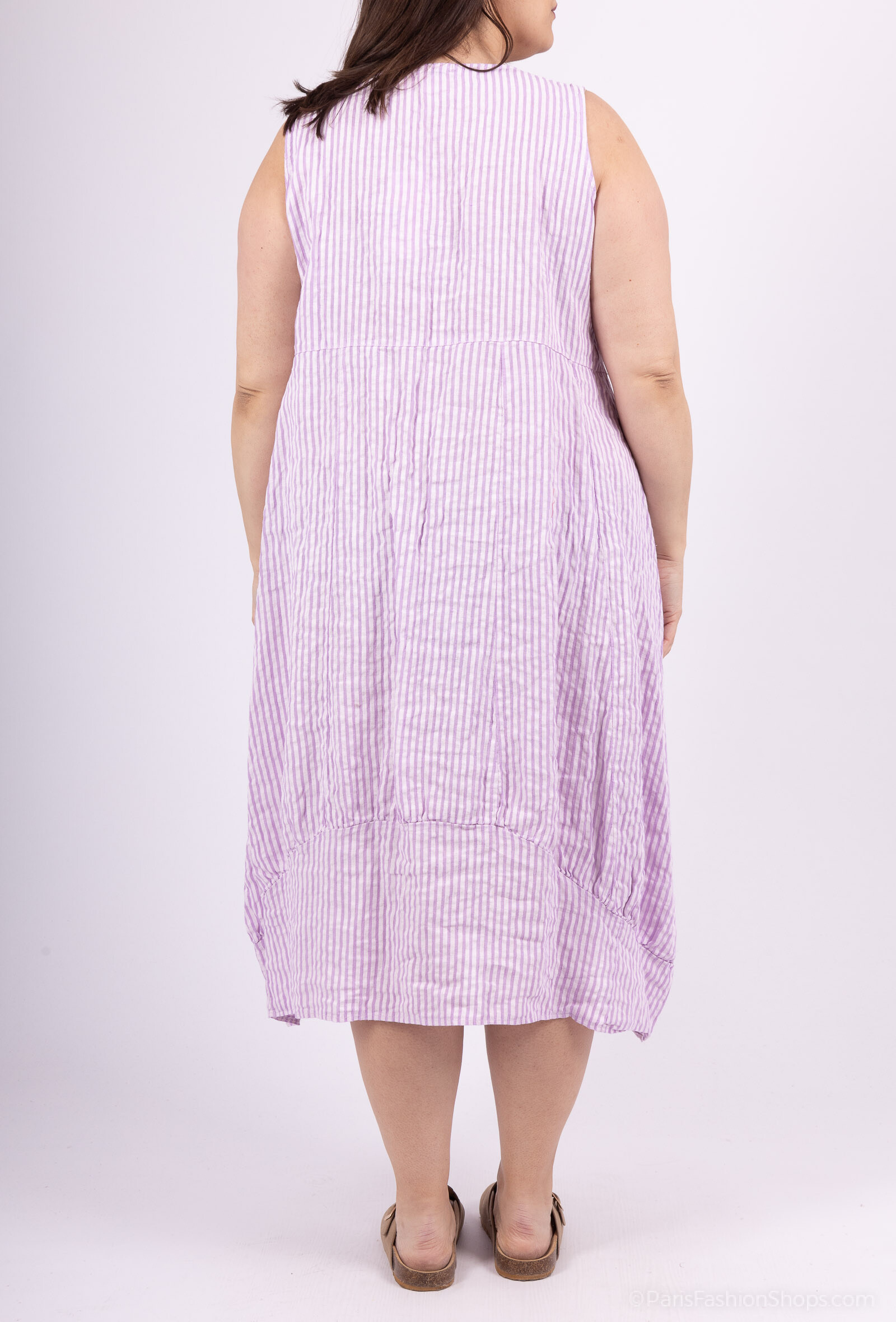 Wholesaler 123LINO - LONG OVERSIZED SLEEVELESS SQUARE COLLAR DRESS WITH QUEEN PRINT