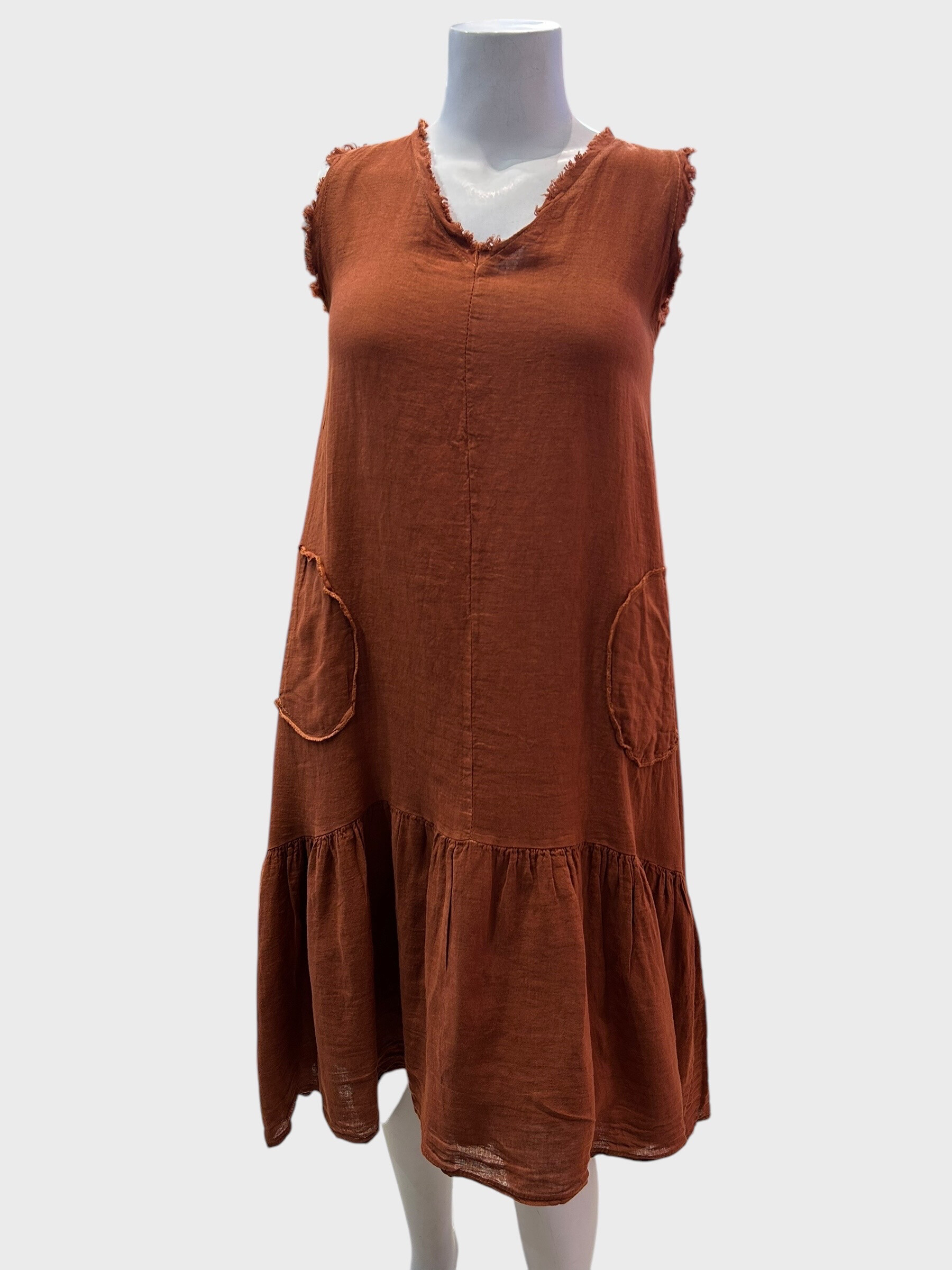 Wholesaler 123LINO - SLEEVELESS V-NECK DRESS WITH Ruffle AT THE BOTTOM AND TWO FRONT POCKETS