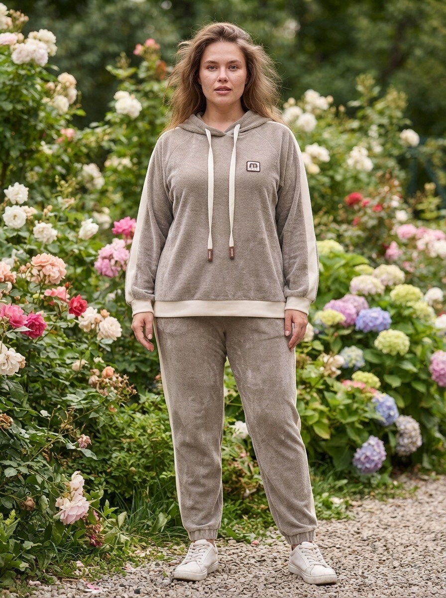 Grossiste 168 Fashion - Ensemble de sport en tissu velouté avec inserts contrastants et capuche