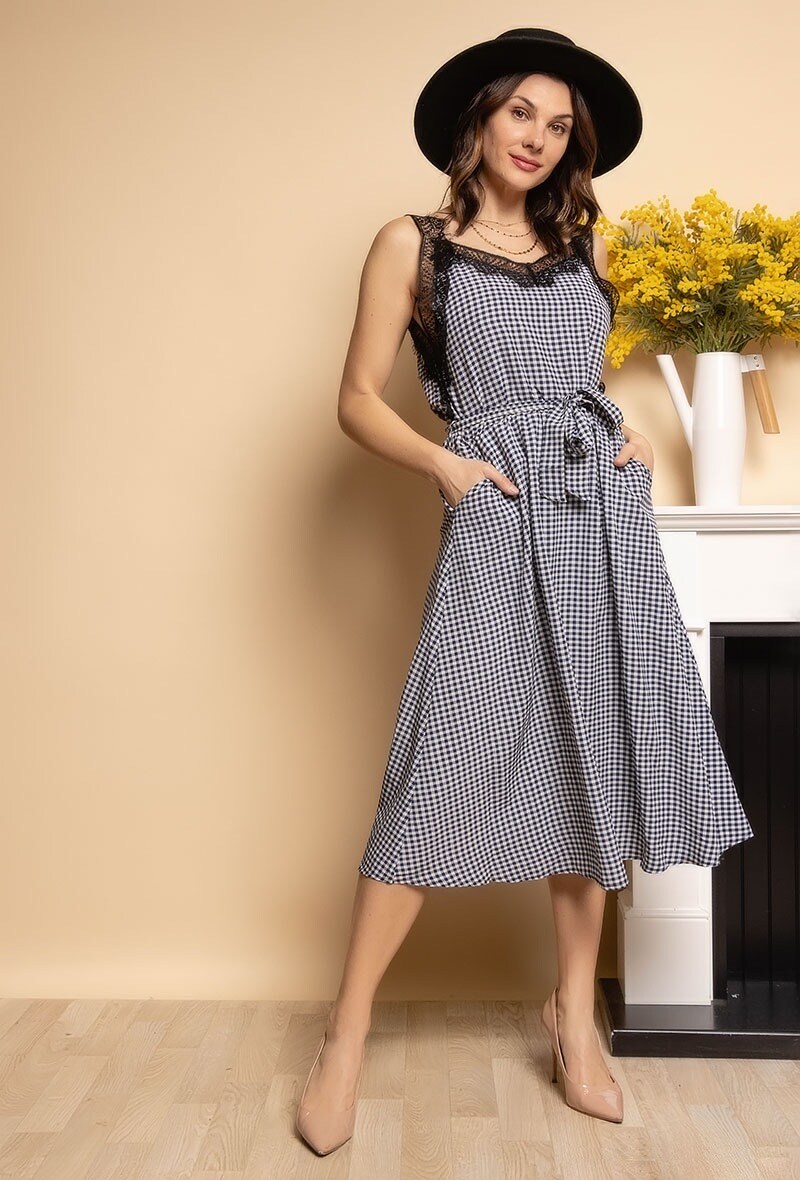 Grossiste 17 AUGUST - Robe longue imprimée vichy avec dentelle et ceinture