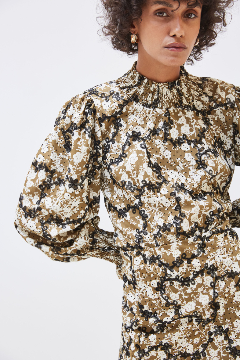 Wholesaler 17 AUGUST - Printed high neck top with velvet relief