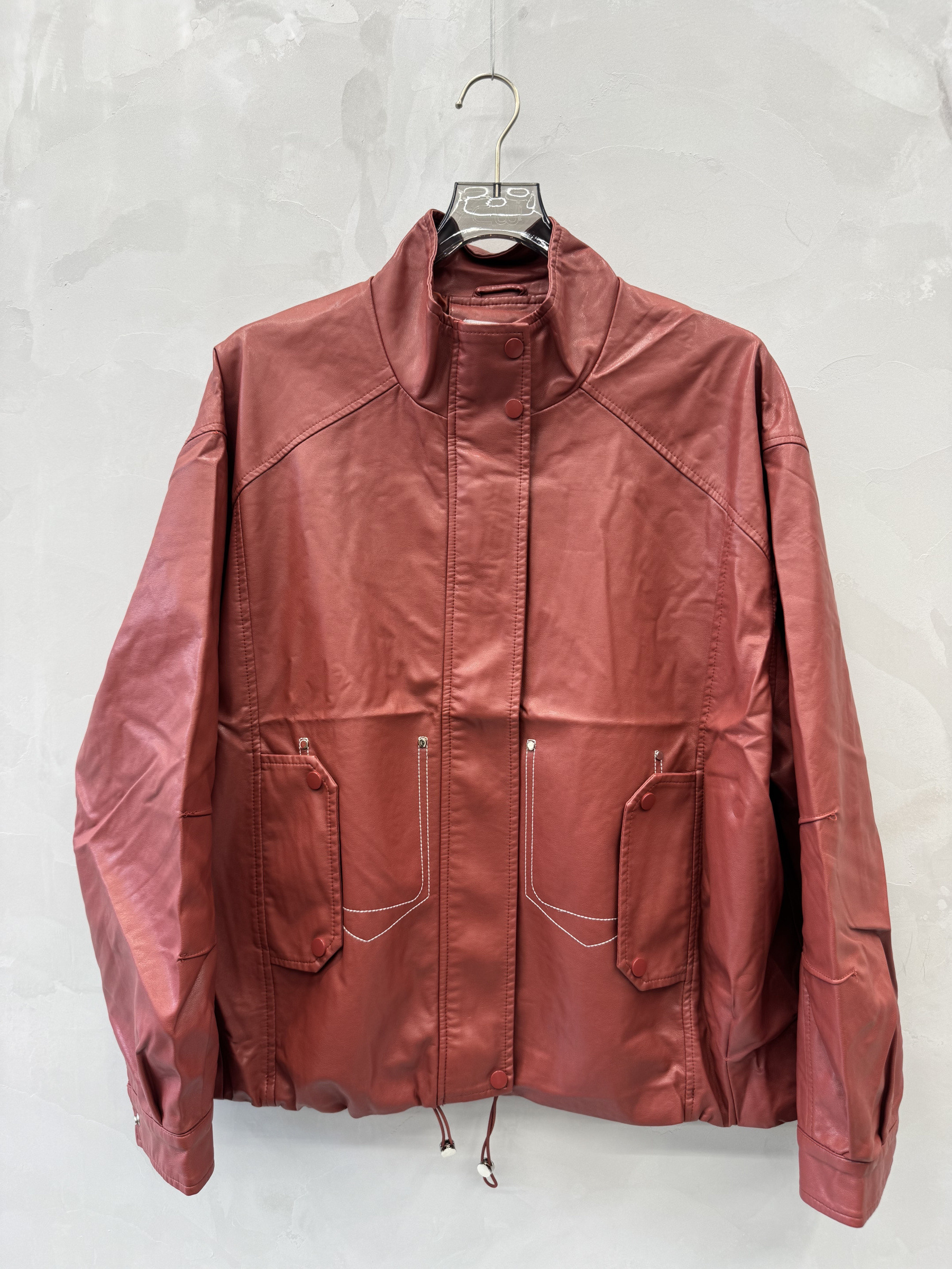 Grossiste 2W Paris (Grande taille / Plus Size ) - Veste zippée en similicuir femme grande taille du 46 au 60