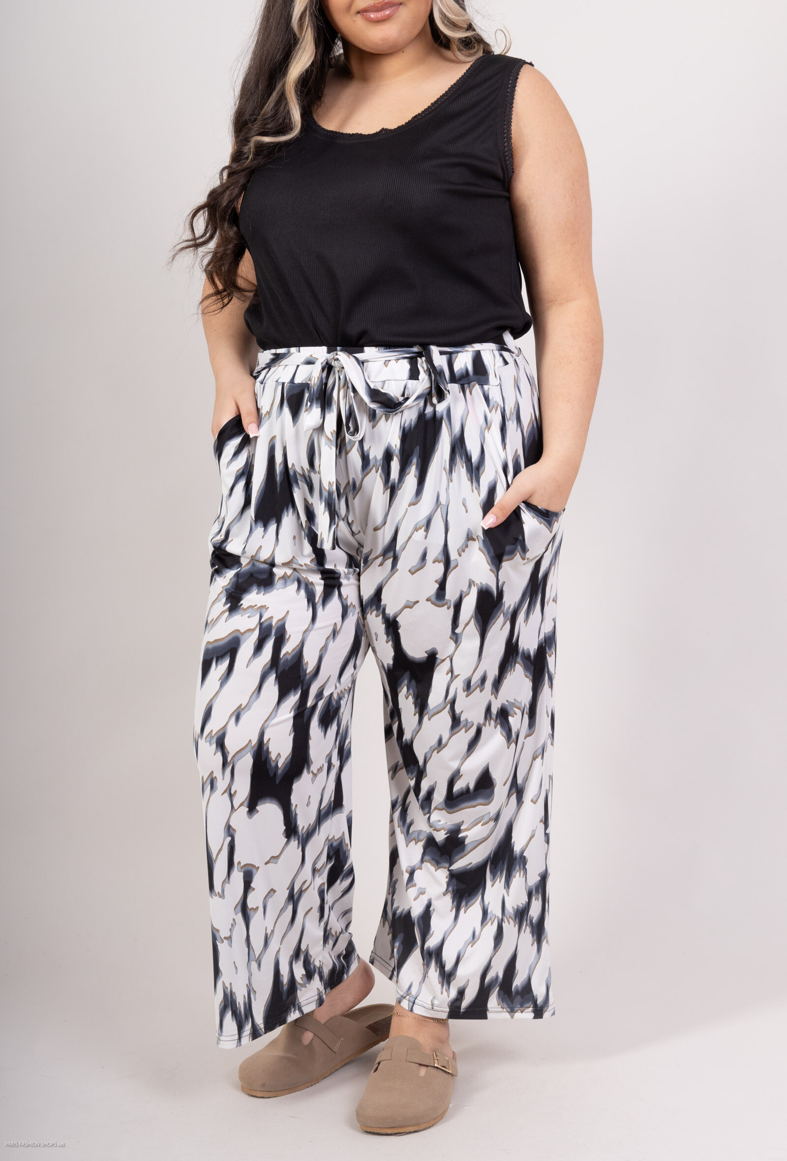 Wholesaler 2W Paris - Fluid pantacourt evassed with printed belt in large sizes