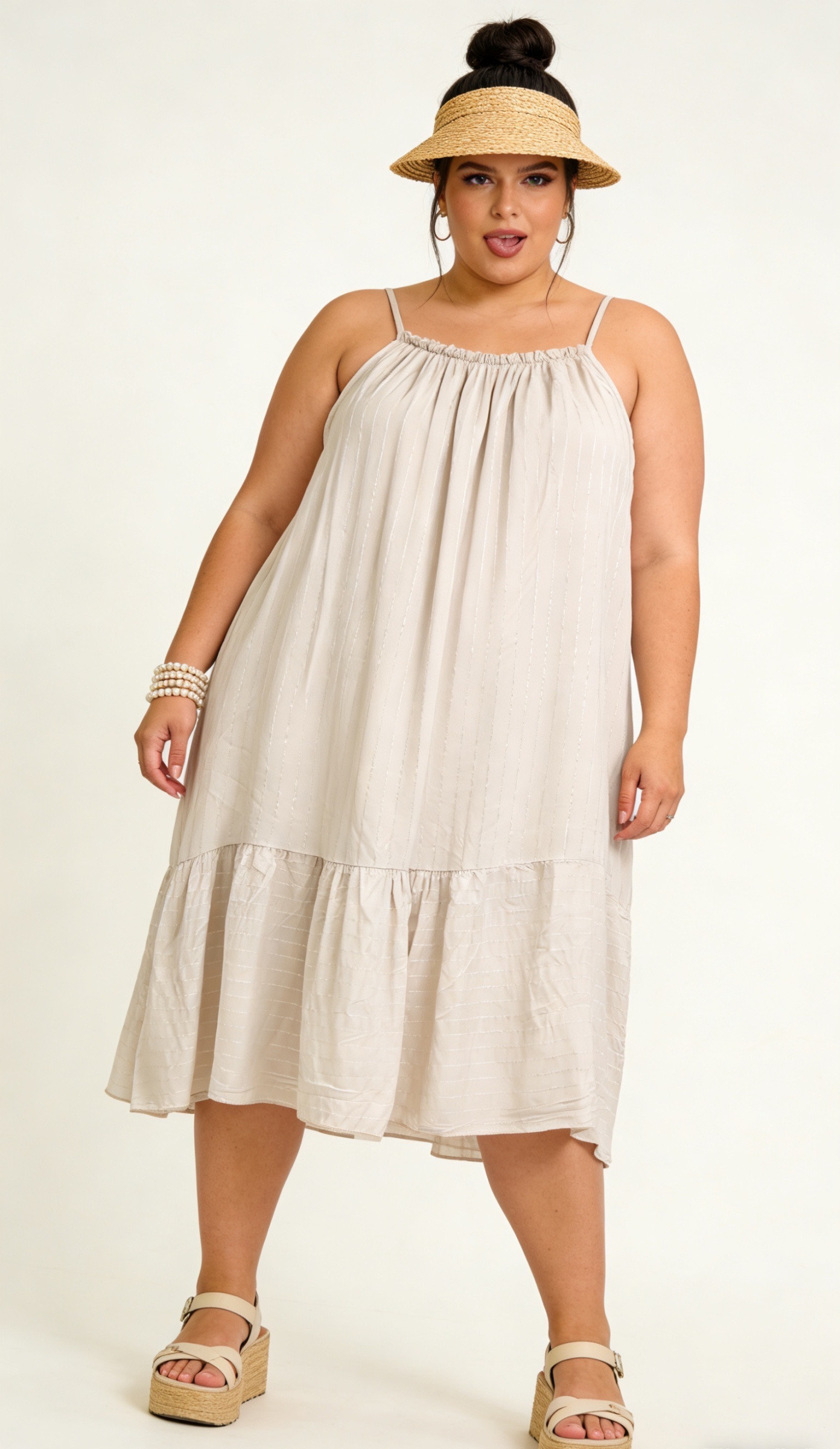 Mayorista CURVY RONDE (Grande Taille/Over Size) - Vestido de verano con tirantes y volante en el dobladillo, color a rayas, talla grande para mujeres
