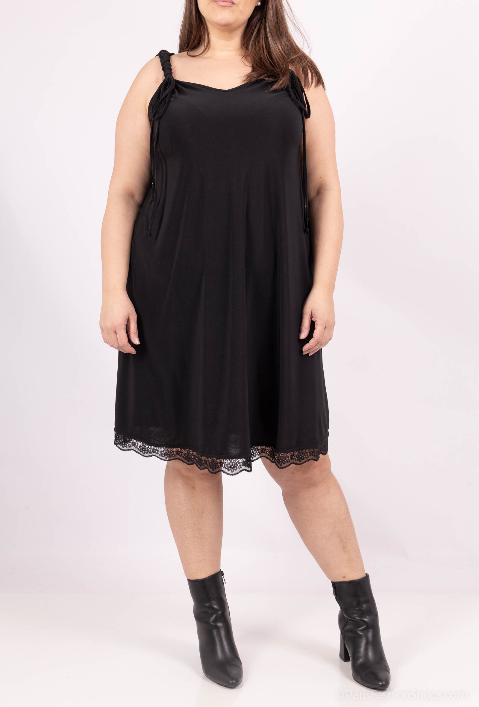 Grossiste 2W Paris - Robe à fines Brides en plis unicolore à dentelles