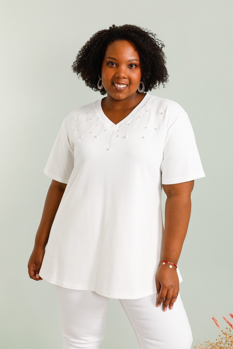 Mayorista 2W Paris - Camiseta con cuello en V y perlas para primavera y verano tallas grandes