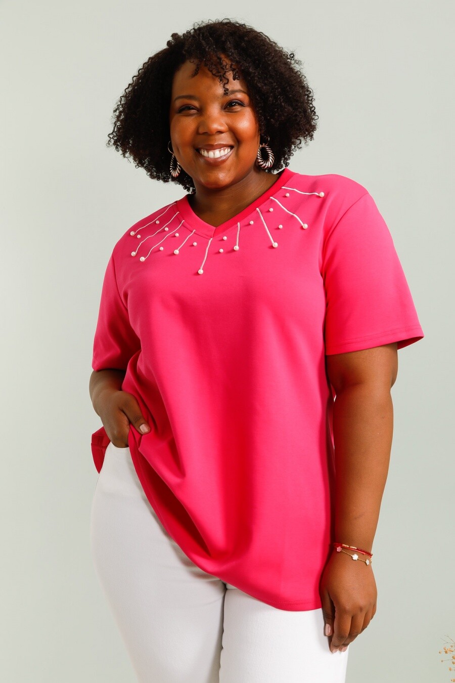 Wholesaler 2W Paris - V-neck pearl T-shirt for spring and summer plus sizes