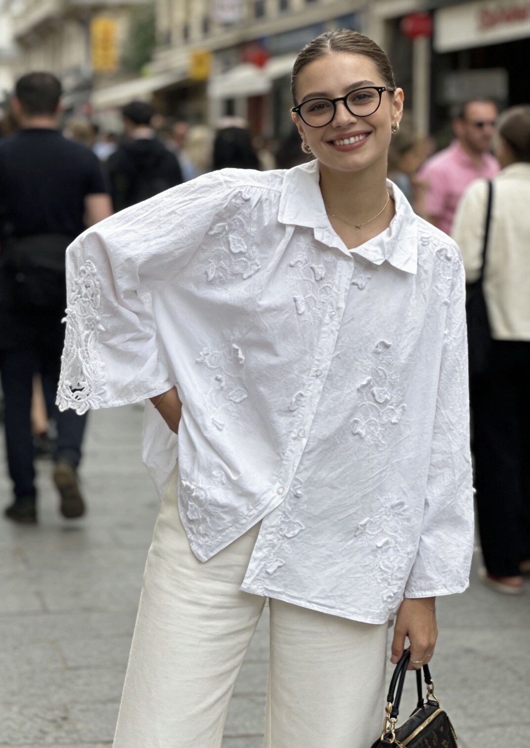 Wholesaler 5STAR - Embroidered white shirt with wide sleeves