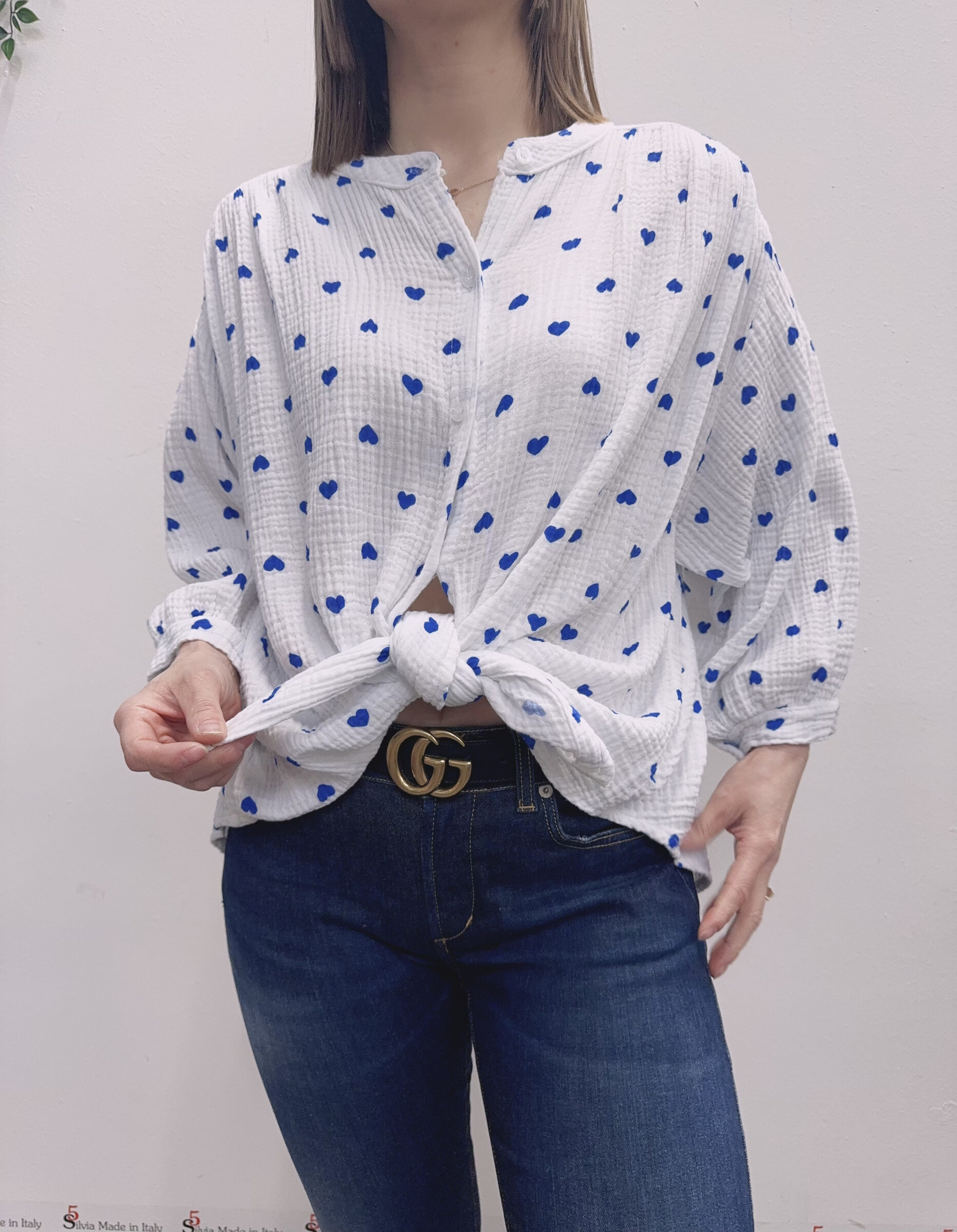 Großhändler 5STAR - Korean Hals Frauenhemd im leichten Stoff Gunt Effekt mit Herzensdruck