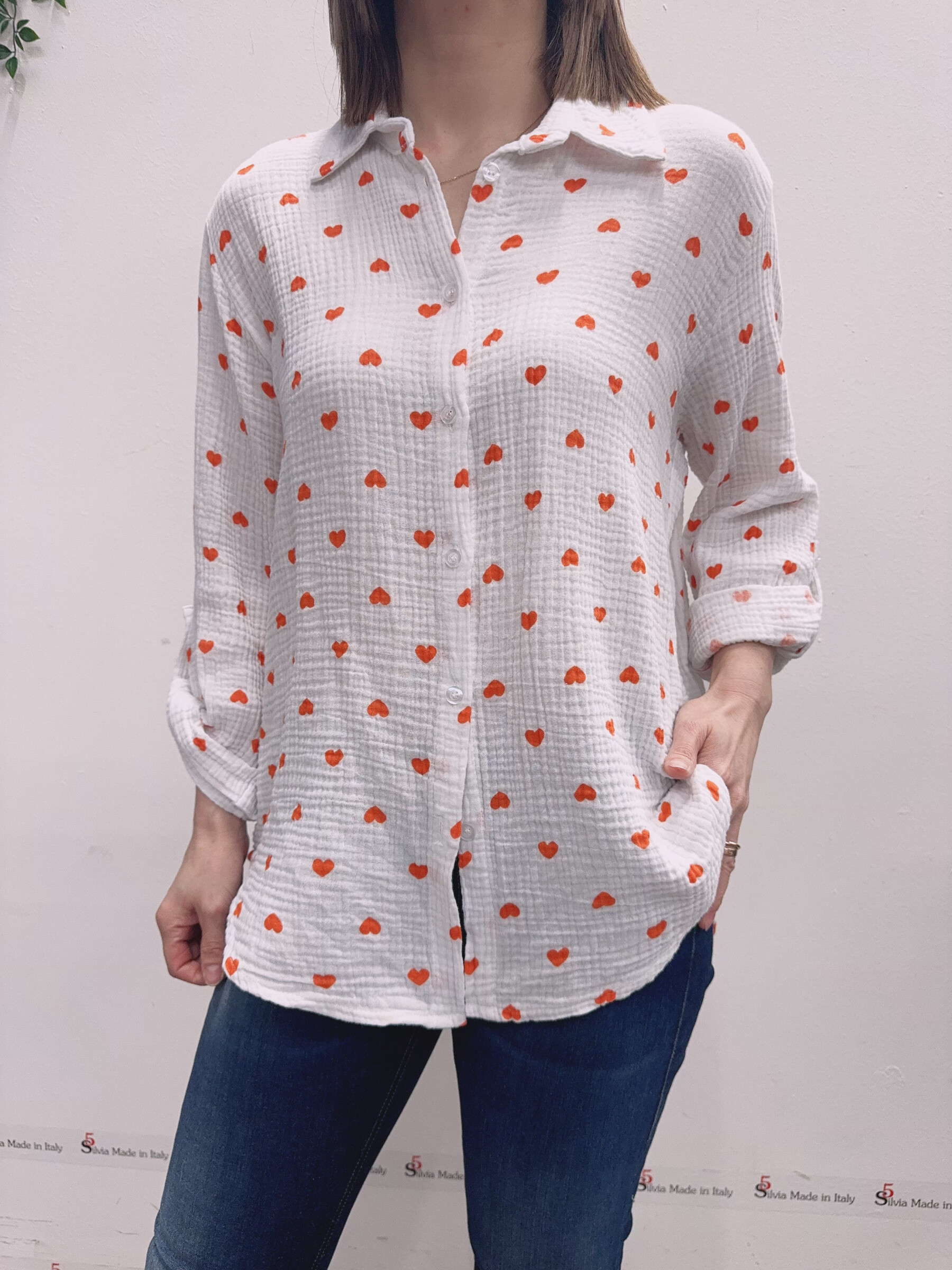 Grossiste 5STAR - Chemise pour femmes en tissu clair effet avec des coeurs l'impression
