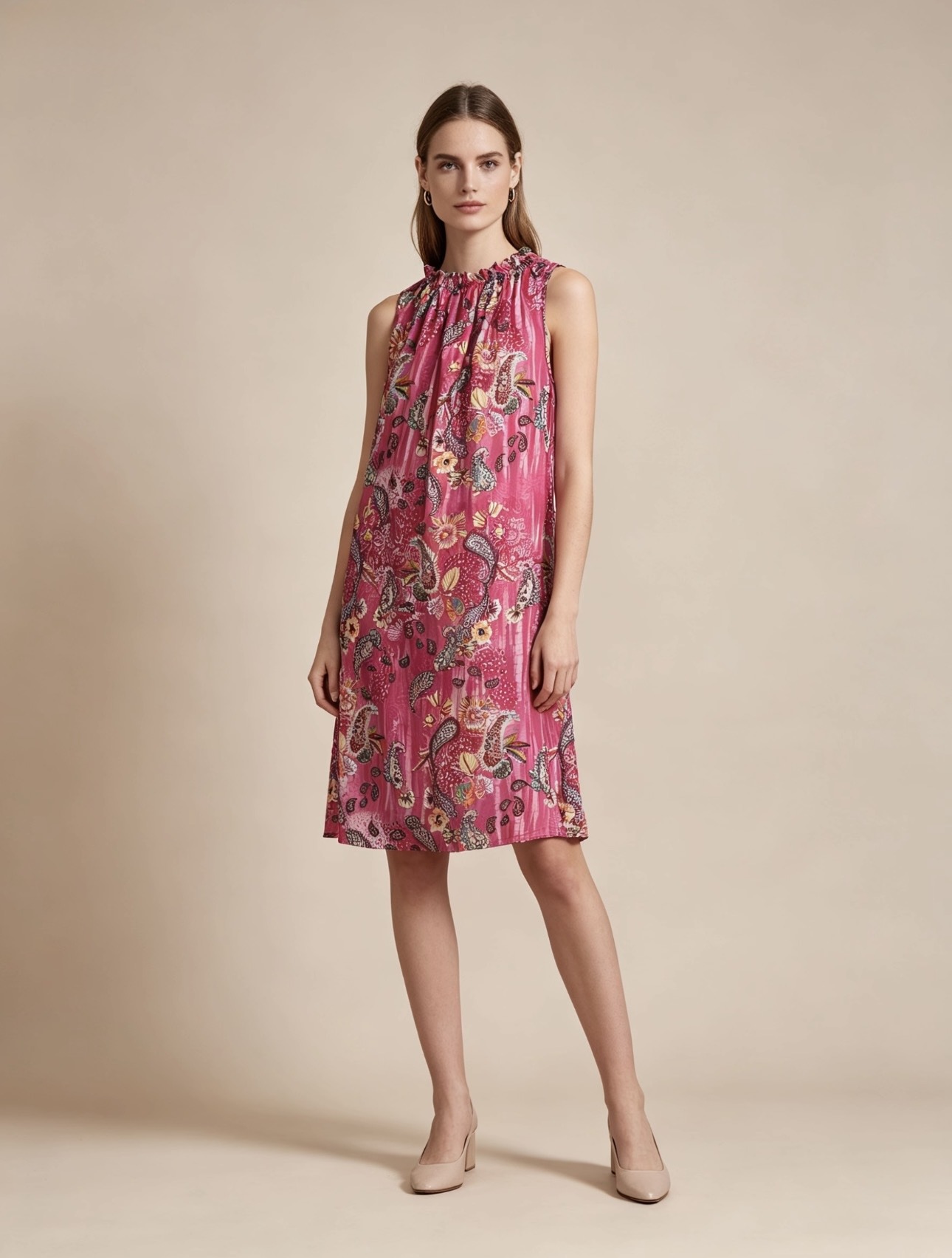 Wholesaler 5STAR - Sleeveless dress with abstract print and halter neckline