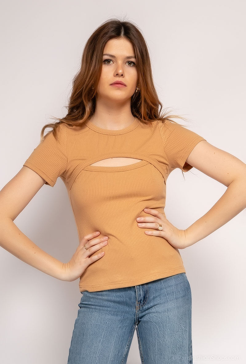 Wholesaler 88FASHION - T-shirt with cut-out