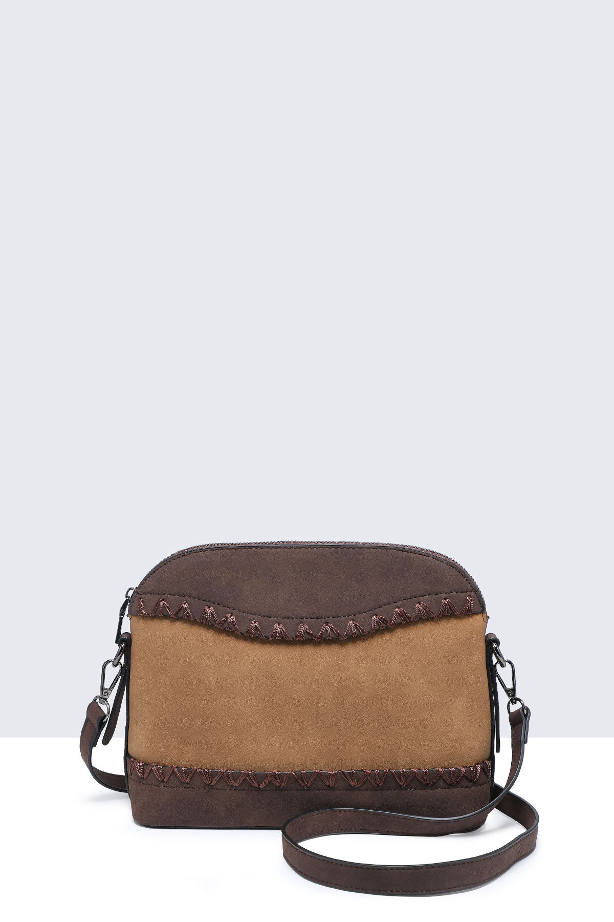 Grossiste A&E - 28911-BV Sac à bandoulière effet nubuck avec bordure lacée