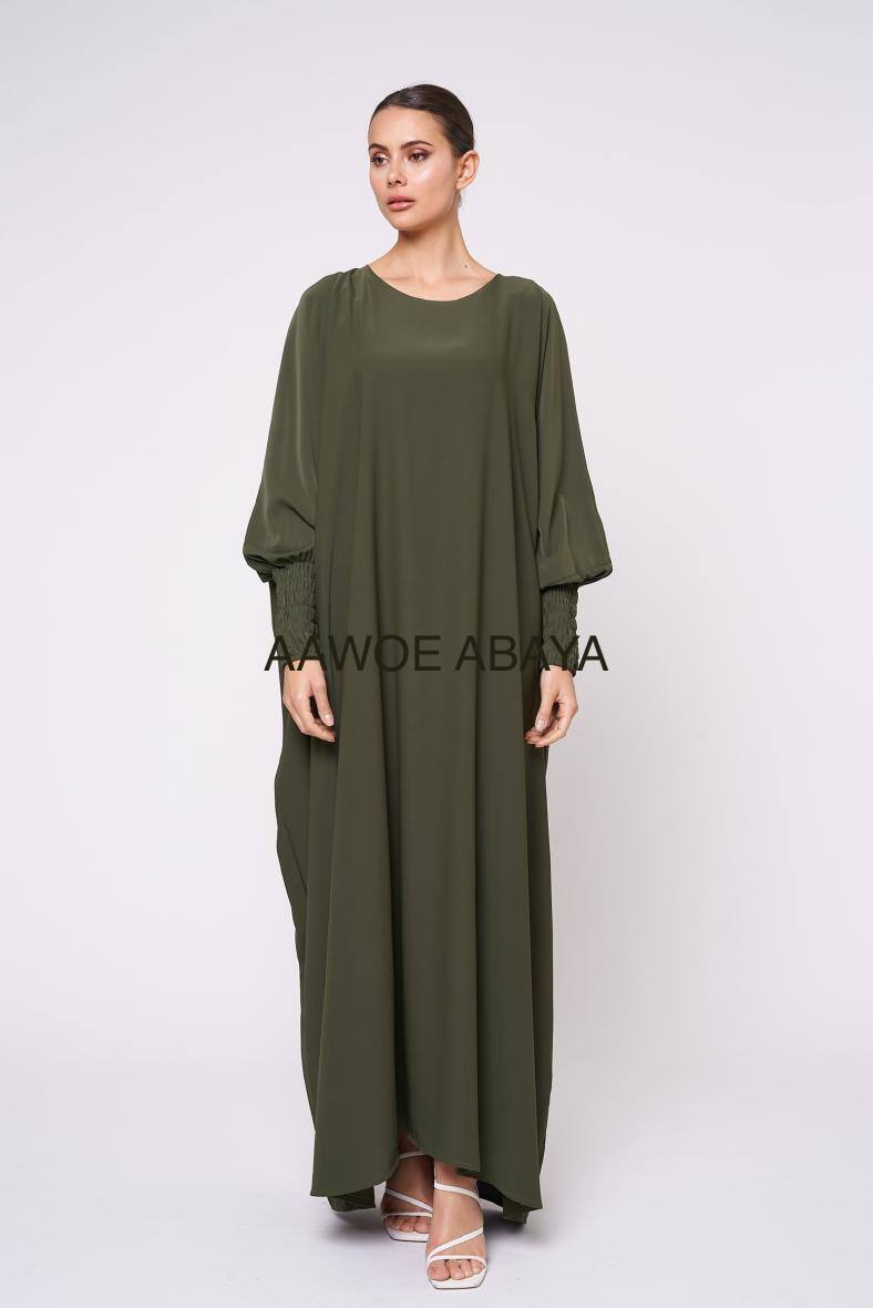 Grossiste Aawoe Paris® - Abaya simple en soie de Médine avec manches smockées