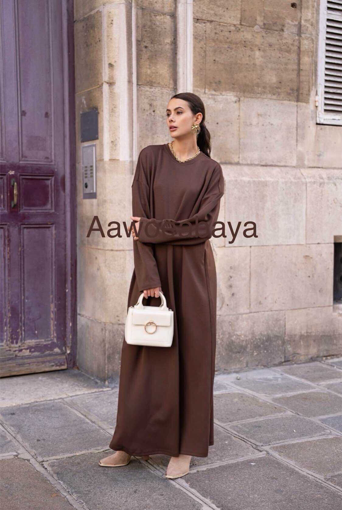 Grossiste Aawoe Paris® - Abaya longue fluide à manches larges pour un style élégant