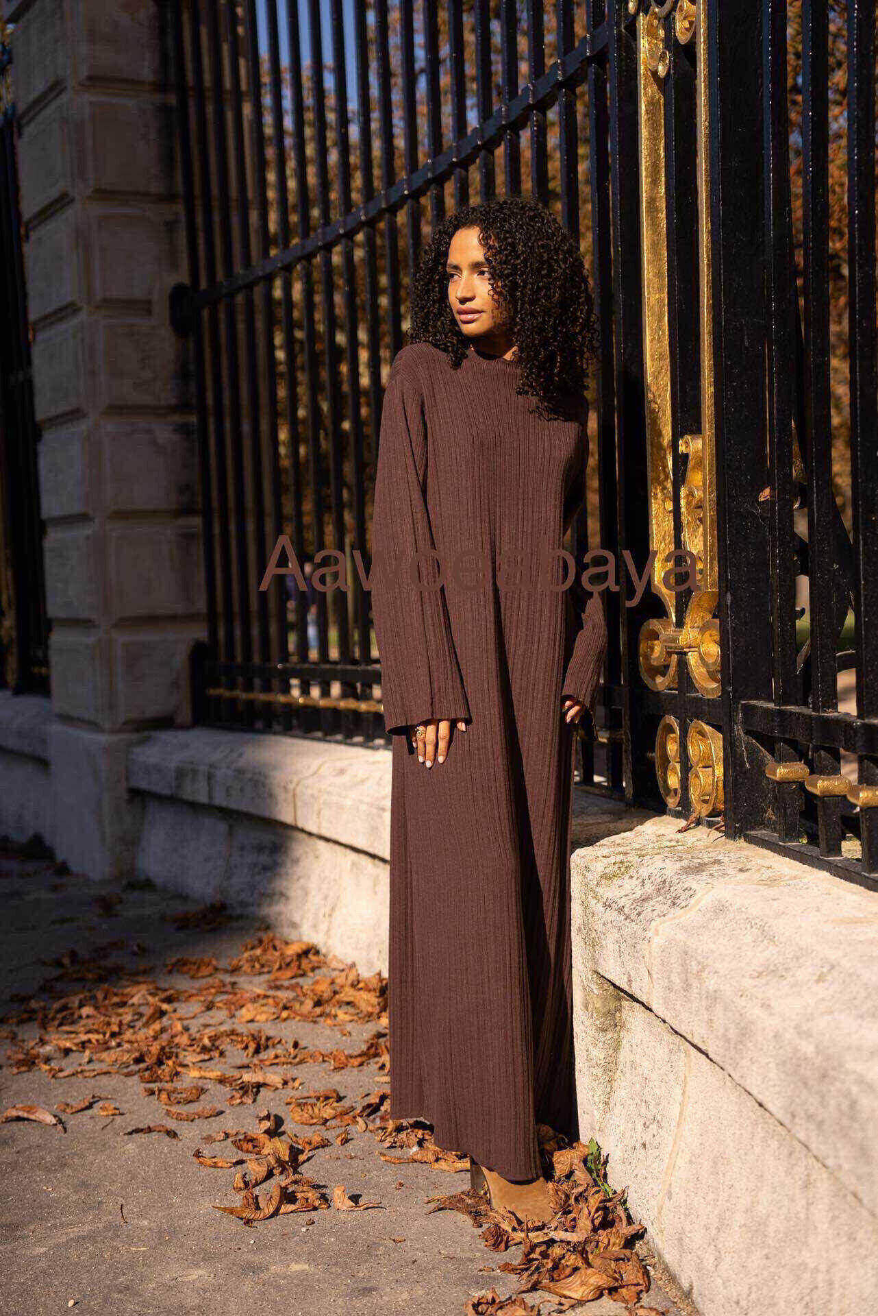 Grossiste Aawoe Paris® - Abaya plissée élégante avec choix de tailles généreuses