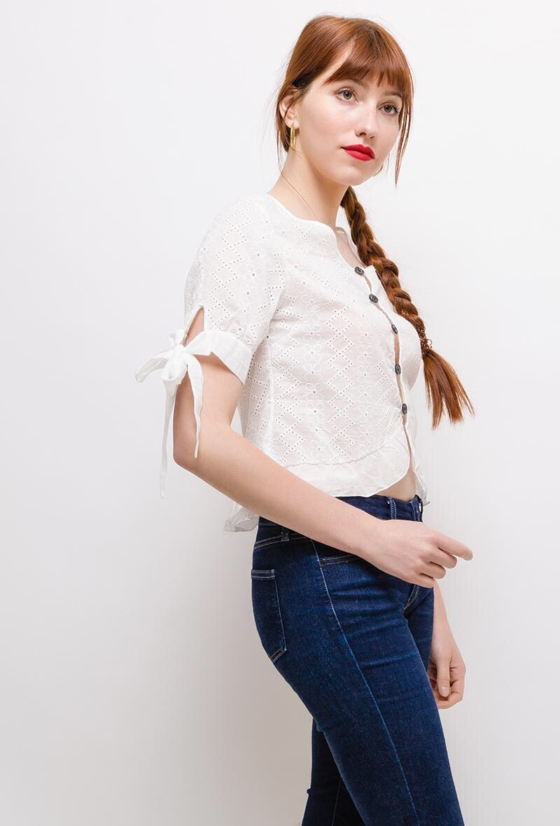 Grossiste ABELLA - Blouse brodée