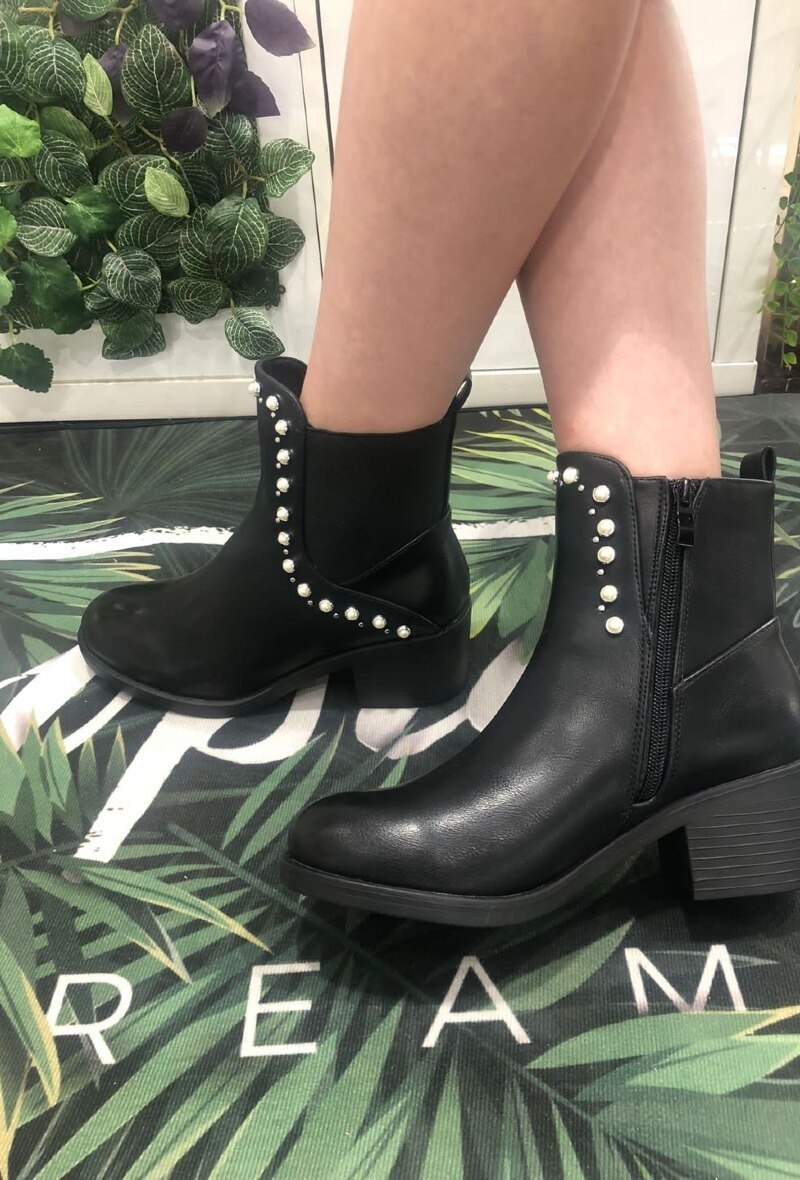 Wholesaler Abloom - BOOTS