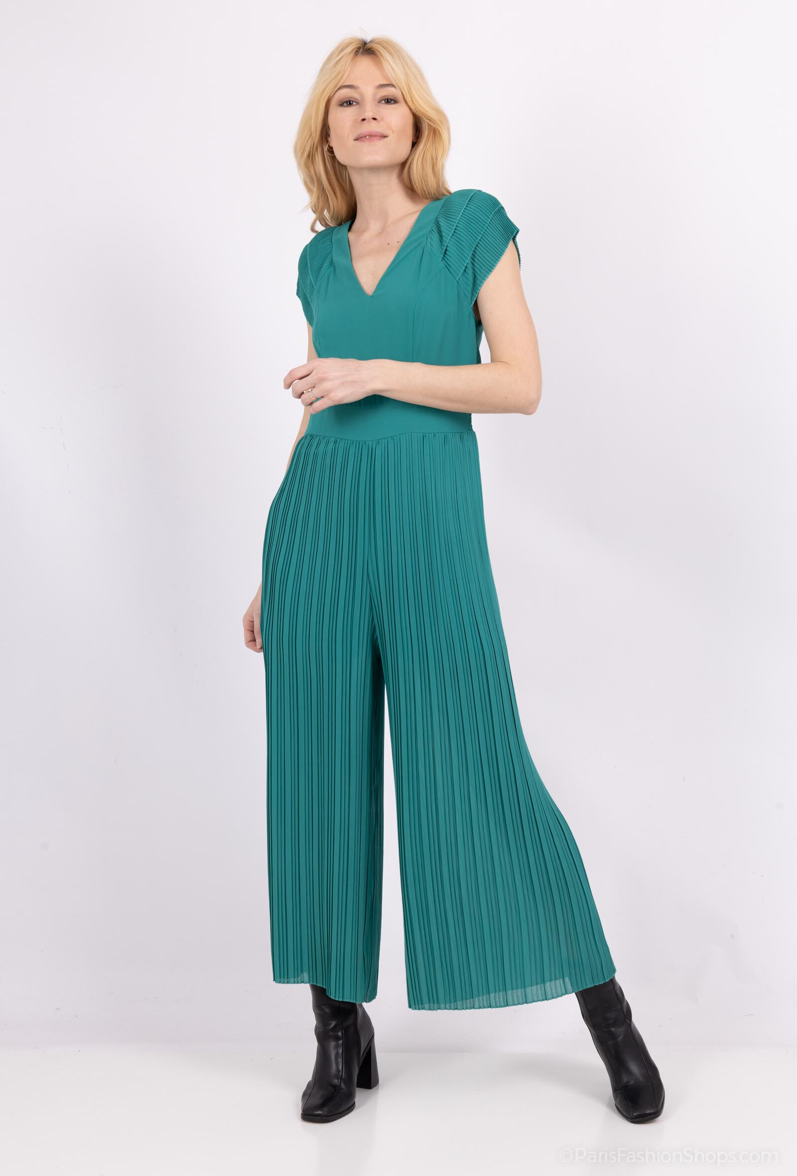 Wholesaler AC BELLE - V-Neck Jumpsuit