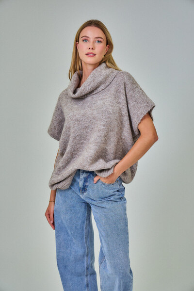 Großhändler ACAJOU - Rollkragenpullover mit kurzen Ärmeln Großhändler ACAJOU - Rollkragenpullover mit kurzen Ärmeln