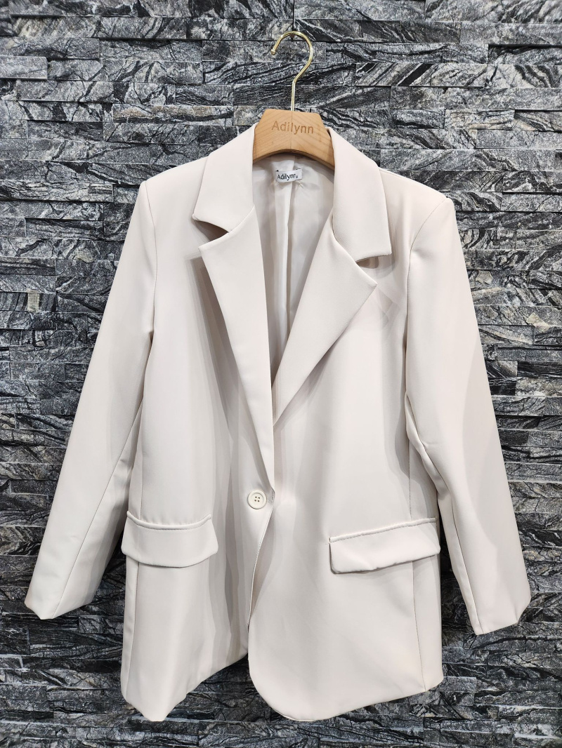 Grossista Adilynn - Blazer con bottoni con collo su misura e due tasche a pattina finte