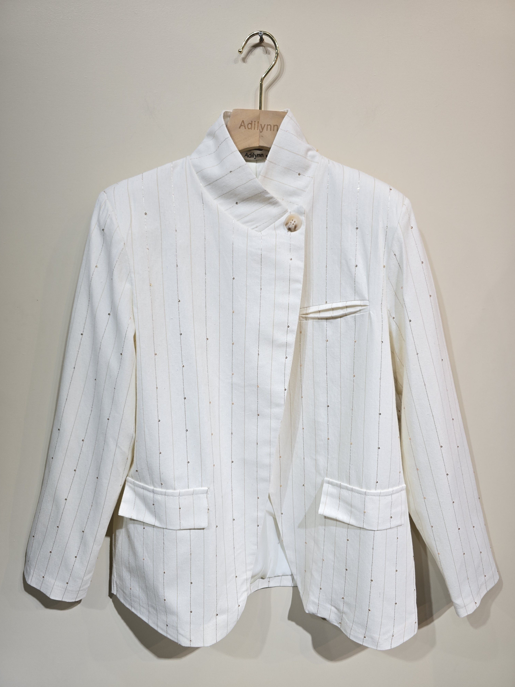 Wholesaler Adilynn - Striped blazer with shiny sequins, elegant and modern cut. Two false pockets.