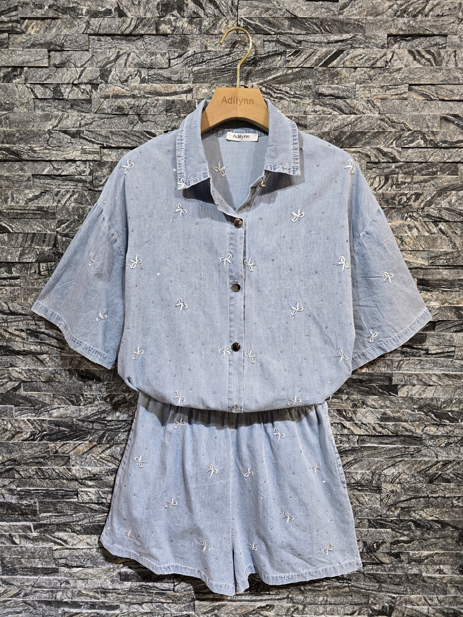 Wholesaler Adilynn - Shirt set + Embroidery shorts knots and rhinestones