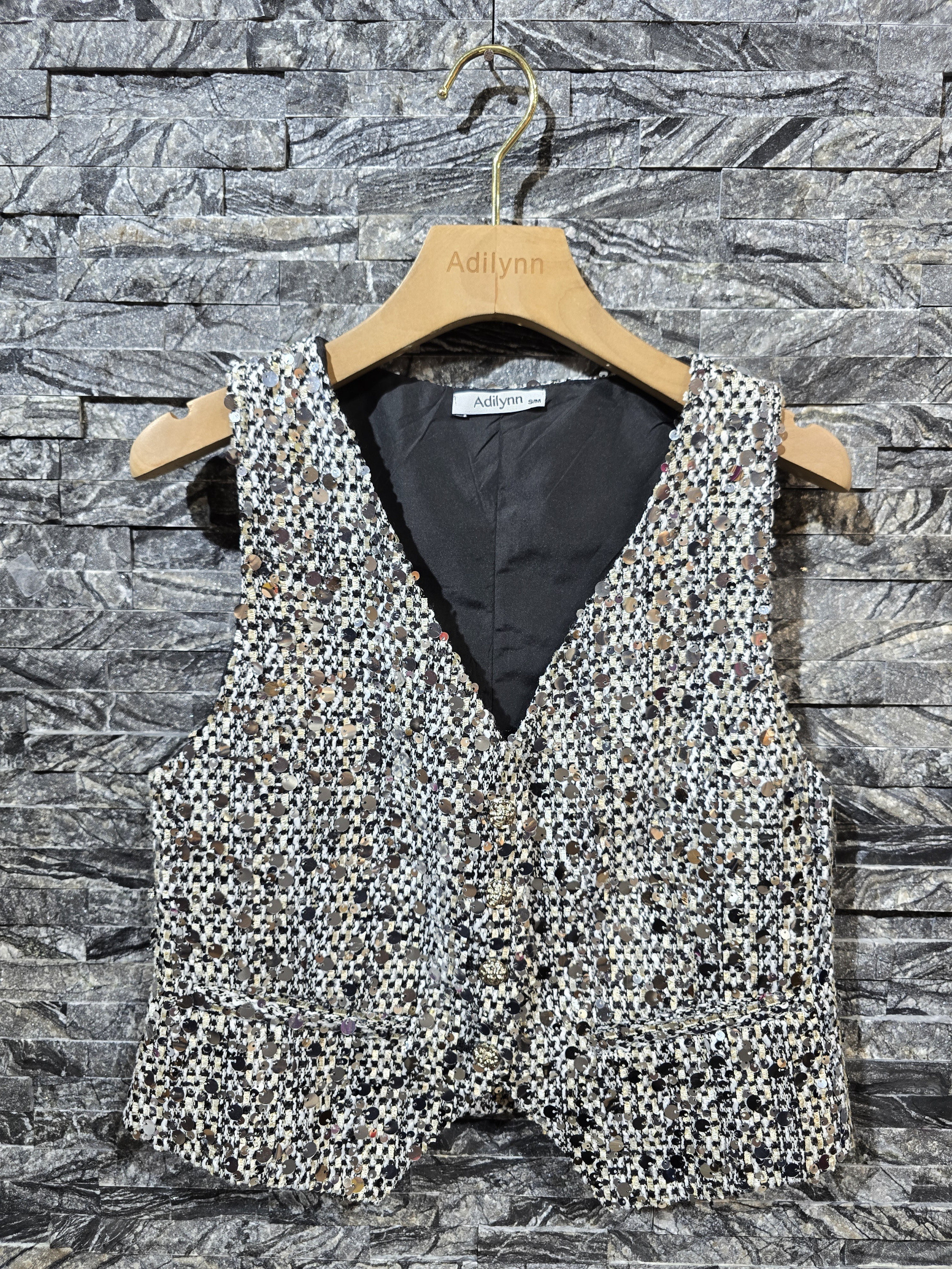 Wholesaler Adilynn - Sleeveless sequin vest, button closure, two fake pockets