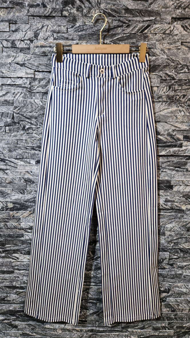 Grossista Adilynn - Jeans a righe, cinque tasche, chiusura con zip e bottone