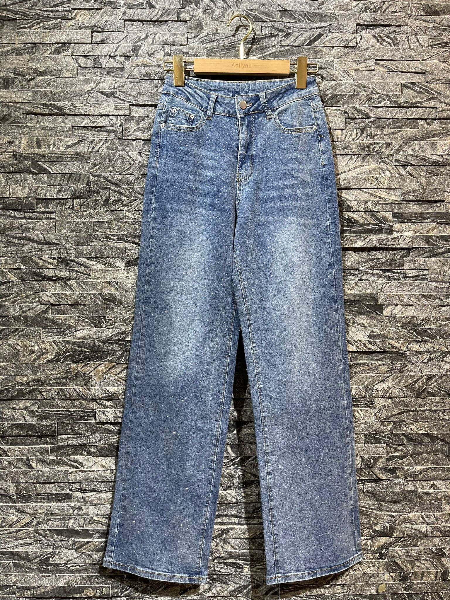 Großhändler Adilynn - Jeans mit Strasssteinen vorne und hinten, fünf Taschen, Reißverschluss und Knopfverschluss