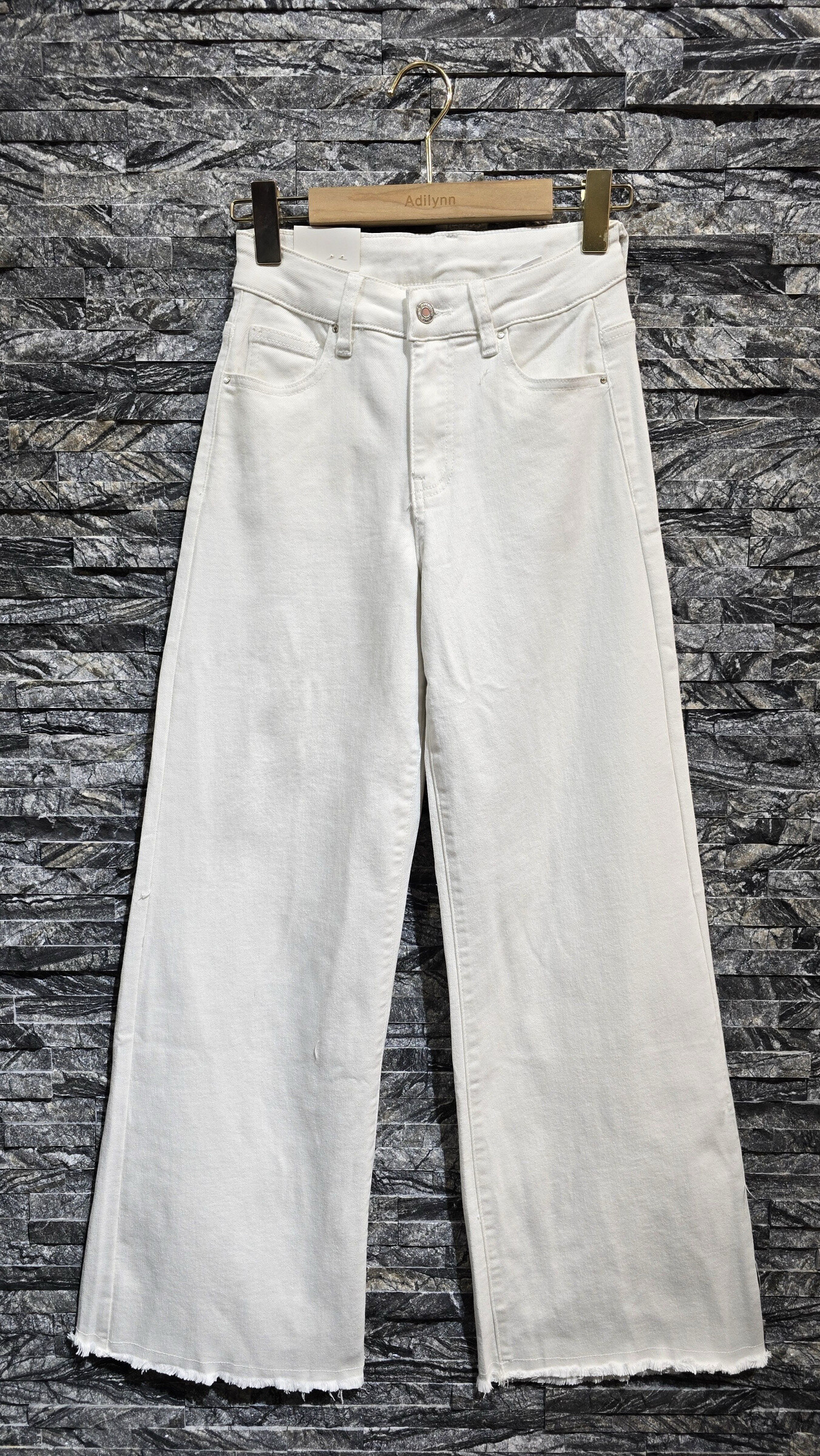 Großhändler Adilynn - Große weiße Jeans, Effiloche, fünf Taschen, Reißverschluss und Knopf