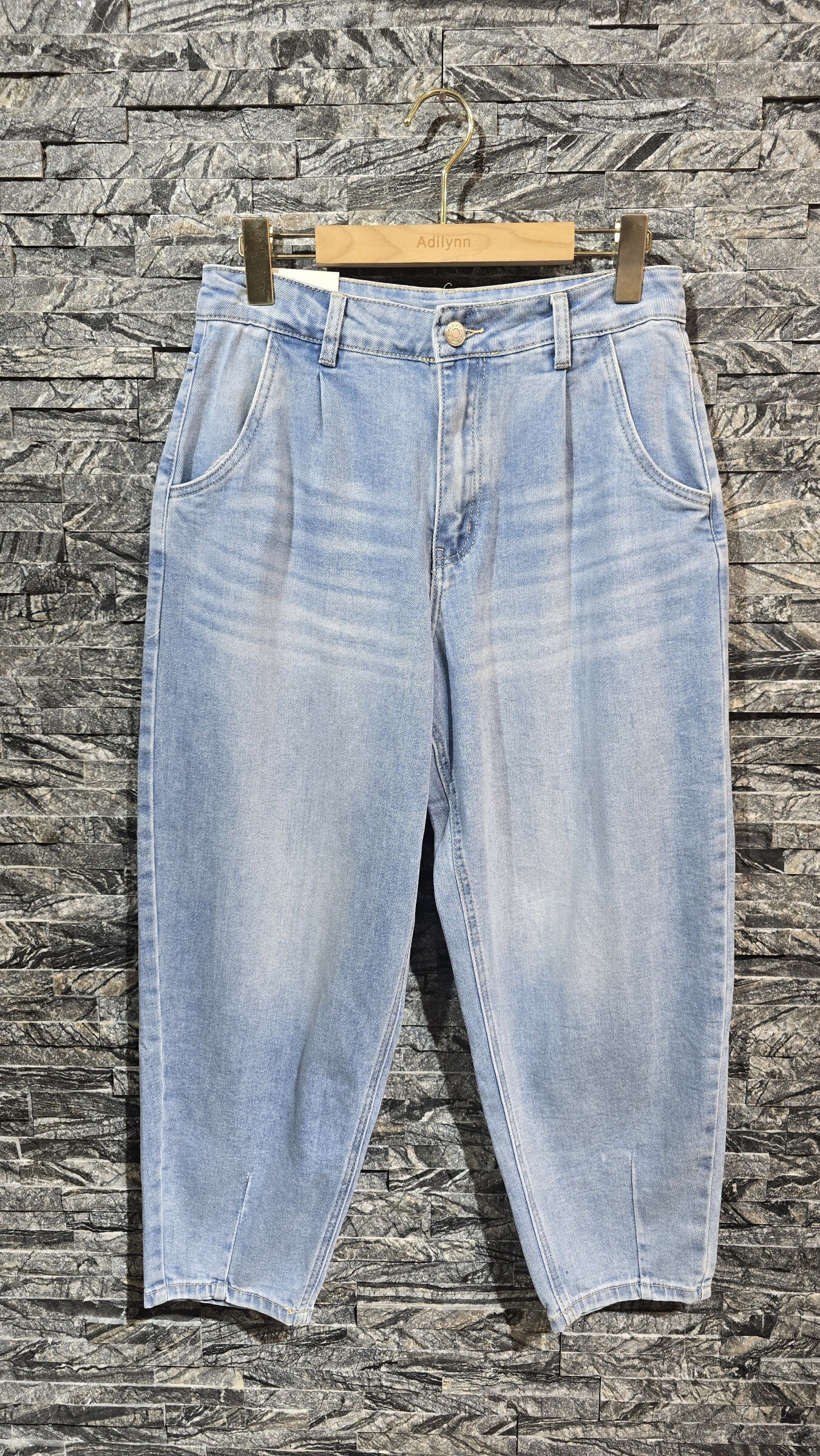 Wholesaler Adilynn - Balloon jeans with pockets, zip closure and button