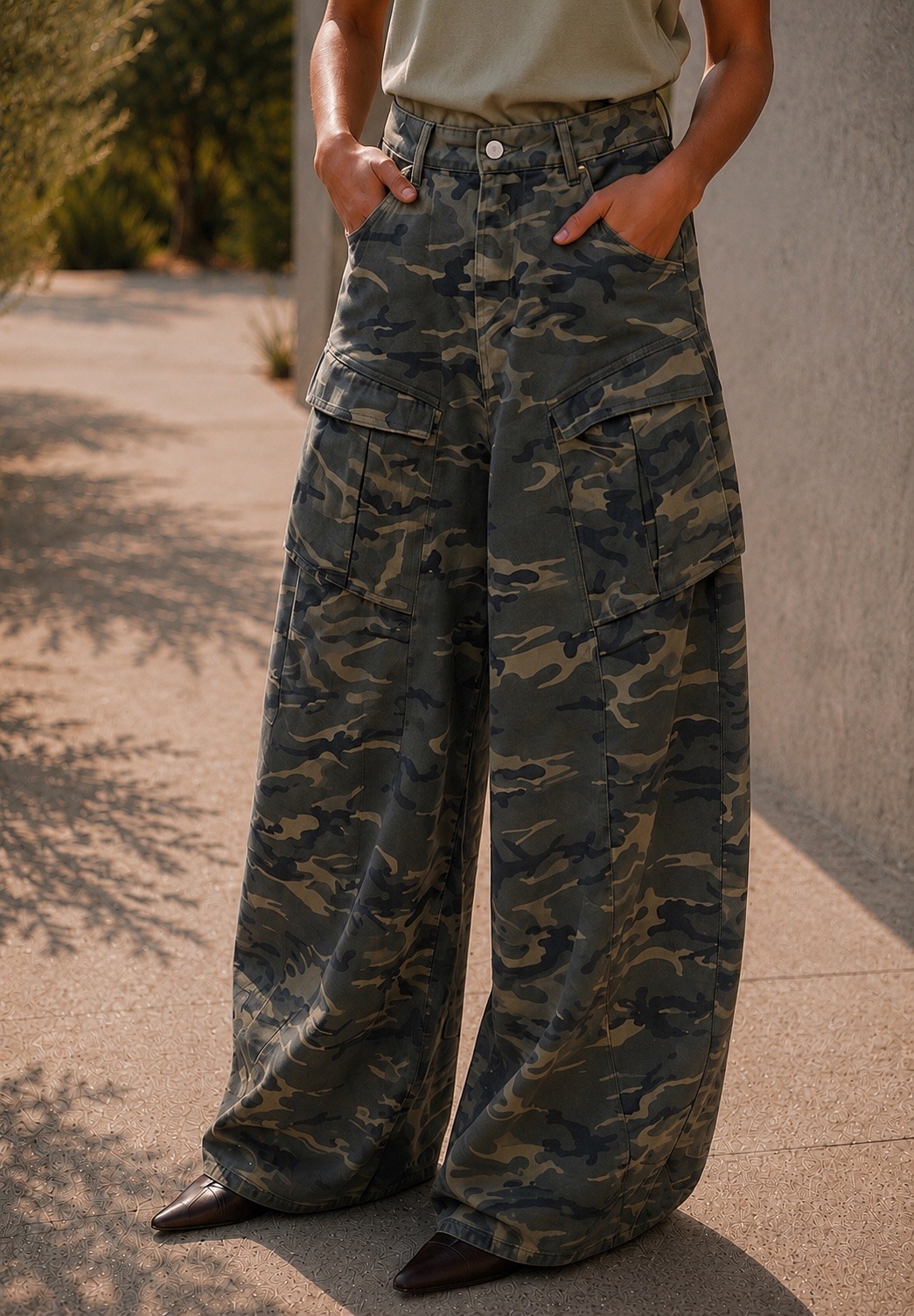Wholesaler Adilynn - Camouflage print barrel cargo jeans with patch pockets. A trendy and casual piece.