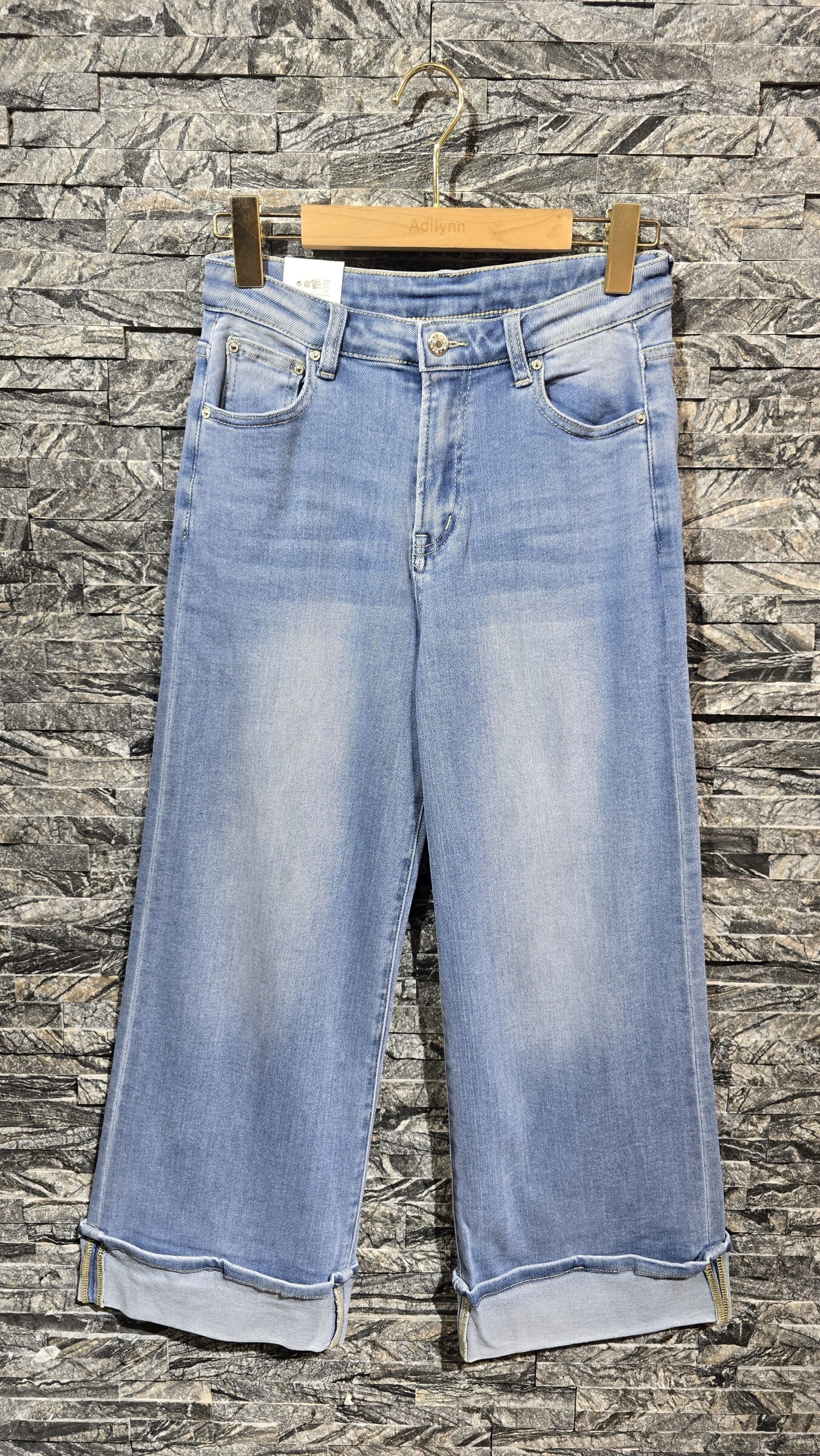 Großhändler Adilynn - Große blaue Jeans mit Rückwärtsgang, Stretchstoff, fünf Taschen, Reißverschluss und Knopf