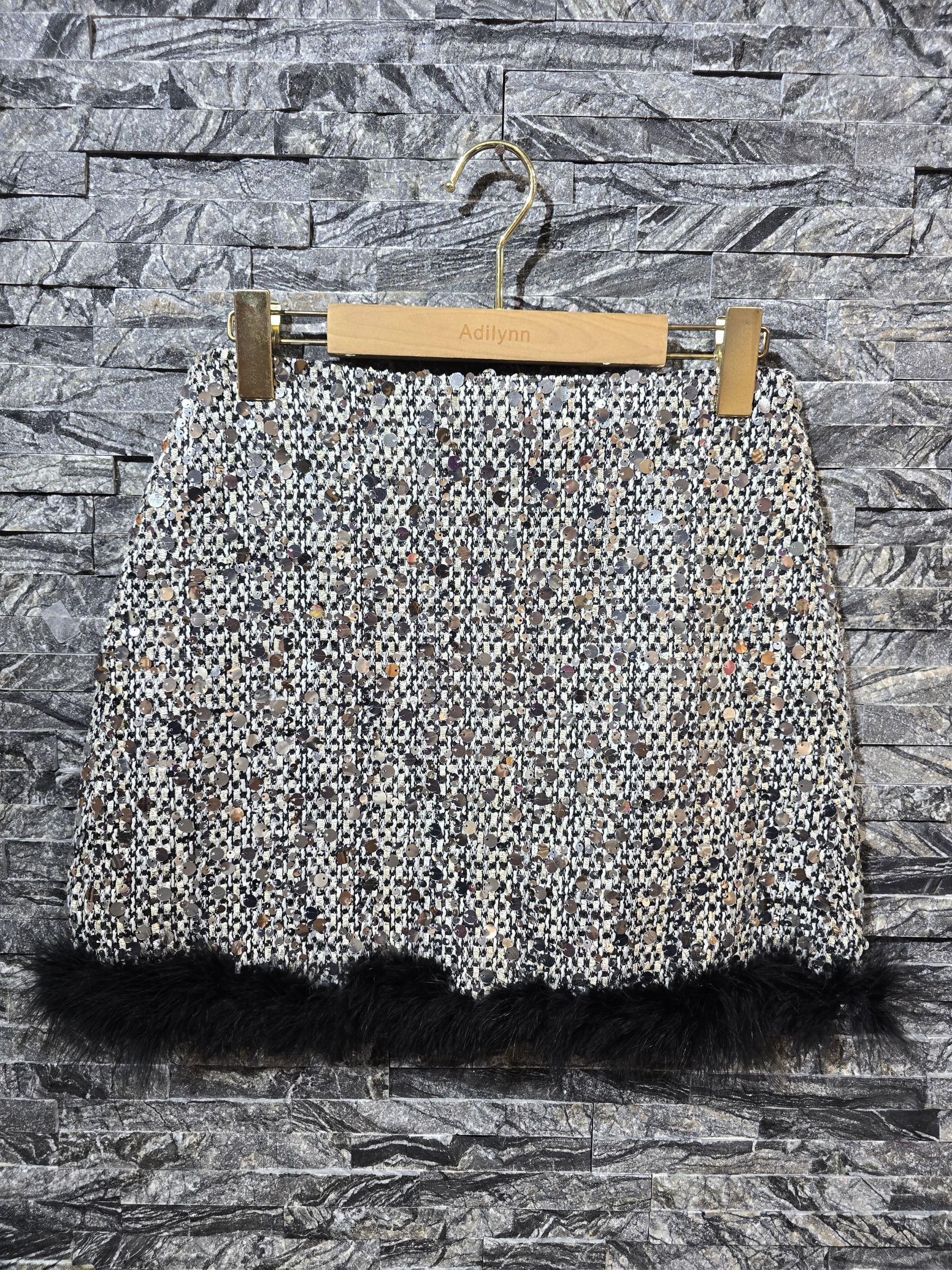 Wholesaler Adilynn - Tweed skirt with sequins and feathers, rear zip closure
