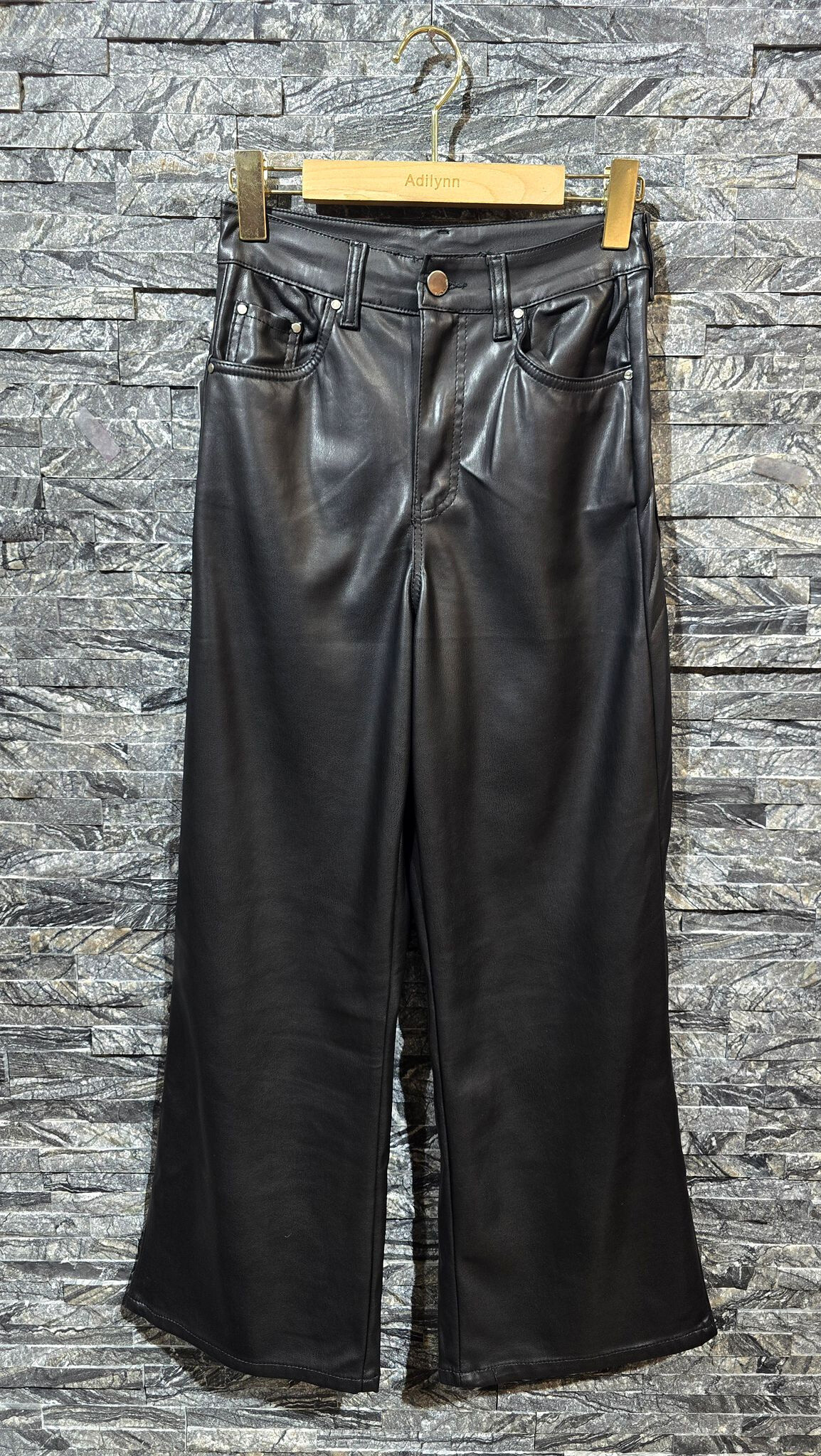 Großhändler Adilynn - Gerade geschnittene Hose aus Kunstleder, Knopf- und Reißverschluss, Vorder- und Gesäßtaschen
