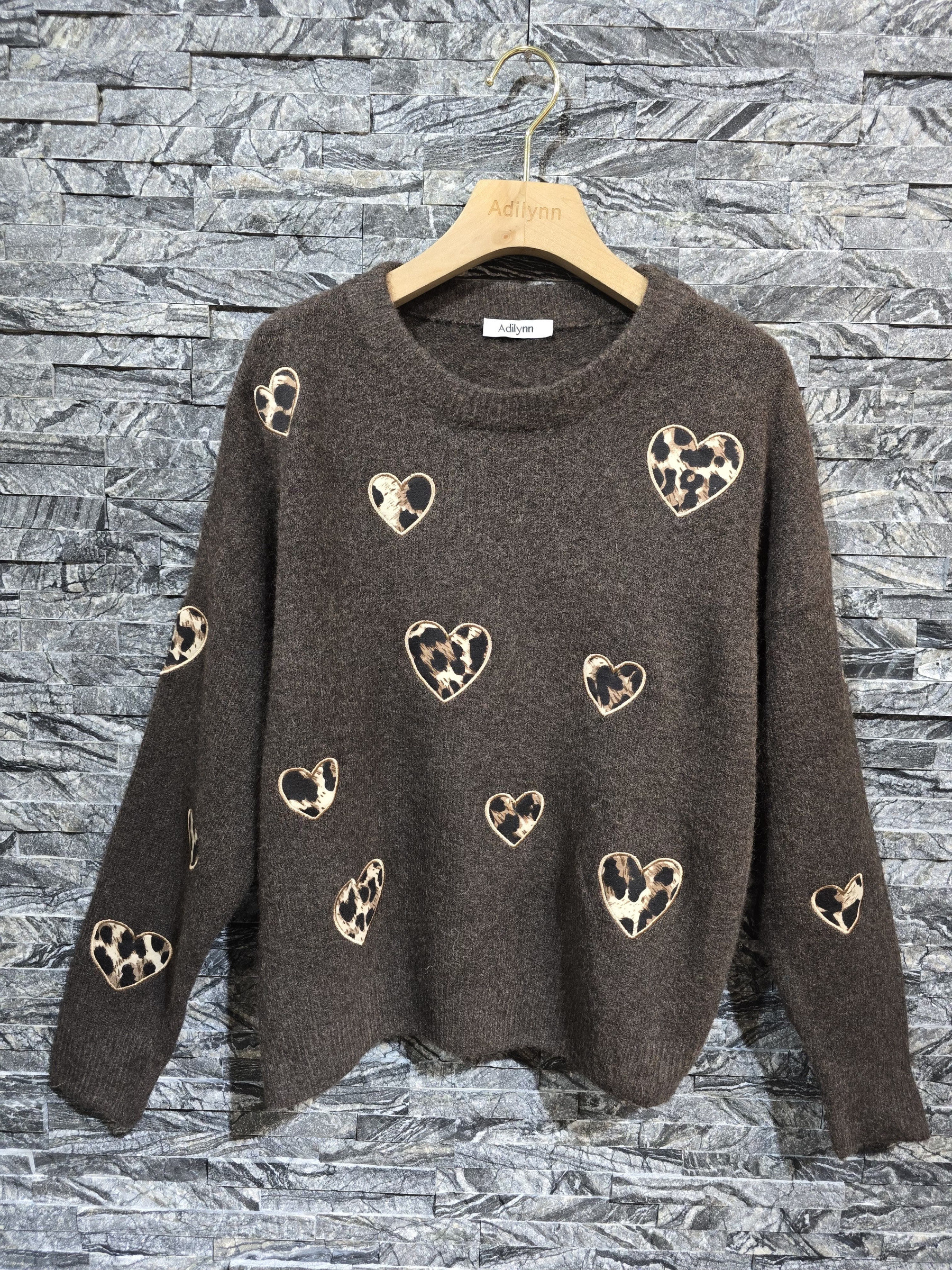 Grossiste Adilynn - Pull en maille tout doux avec cœurs léopard, manches longues
